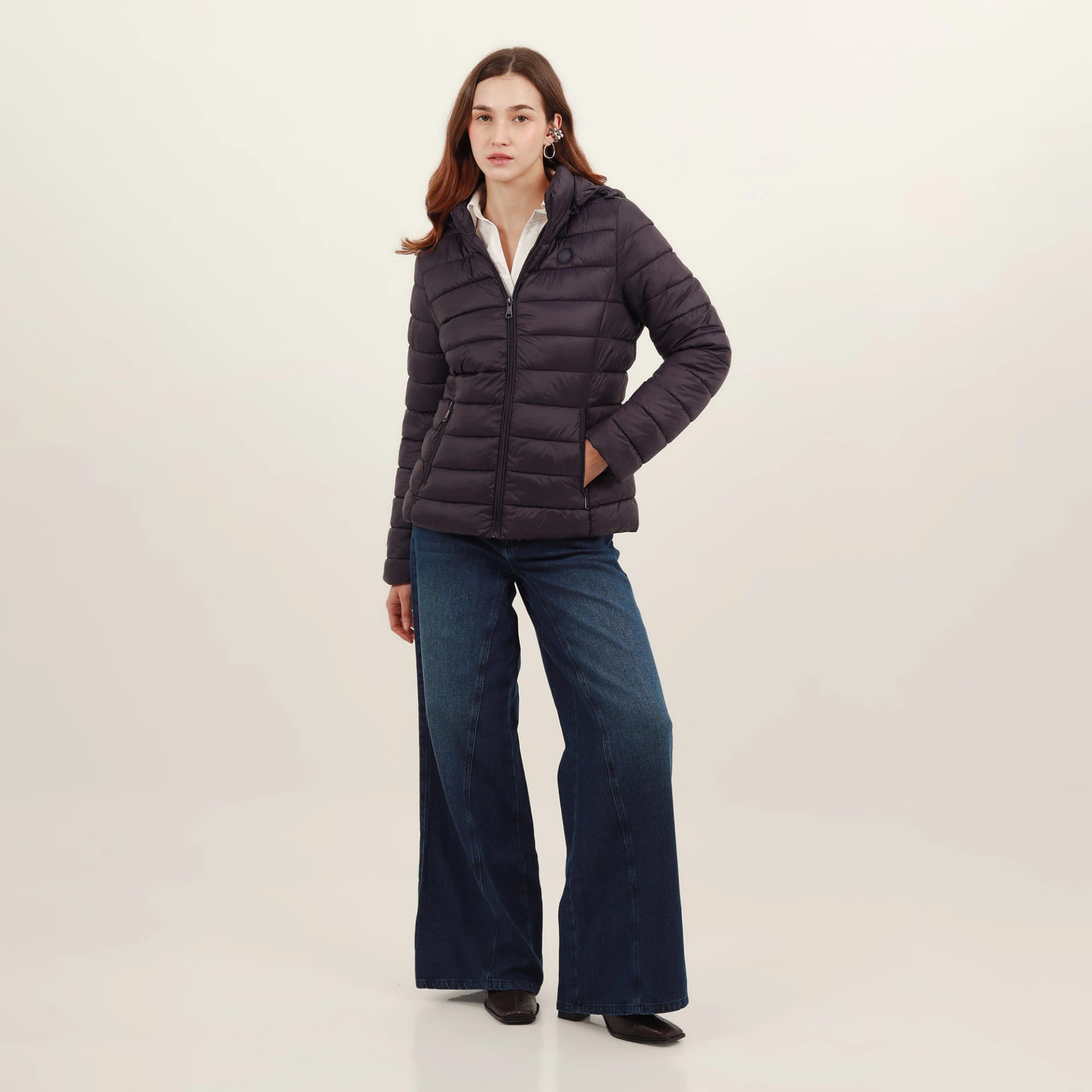 Chaqueta acolchada básica con capucha - imagen 3