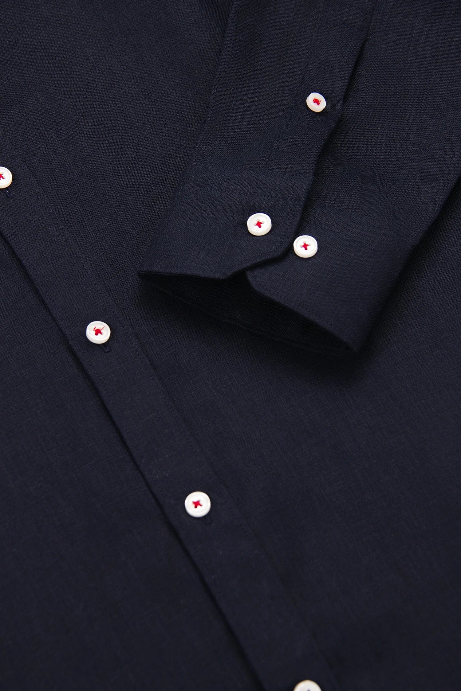 Camisa Button Down Lino Azul Oscuro - imagen 3