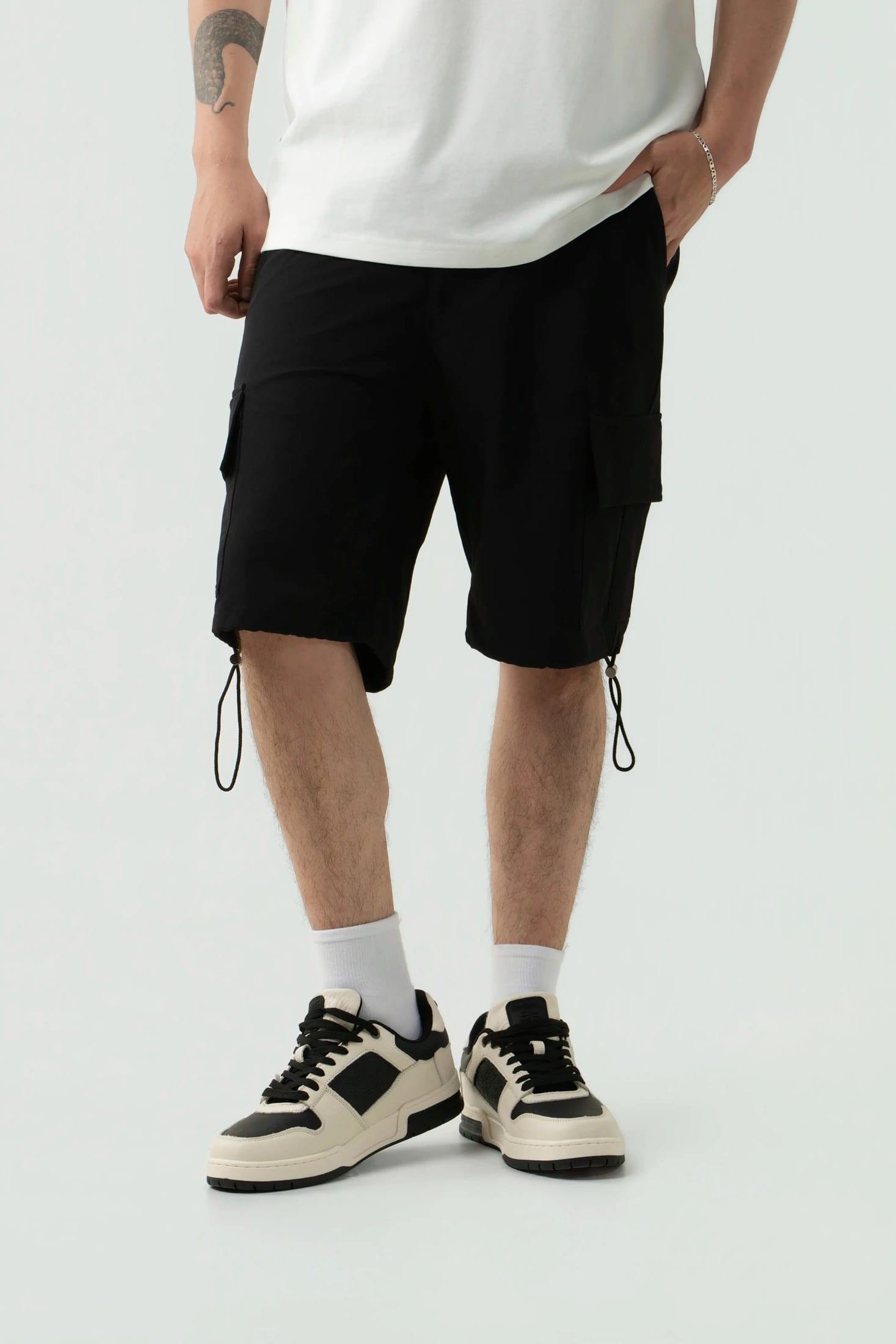 BERMUDA CARGO COLOR NEGRO - imagen 2