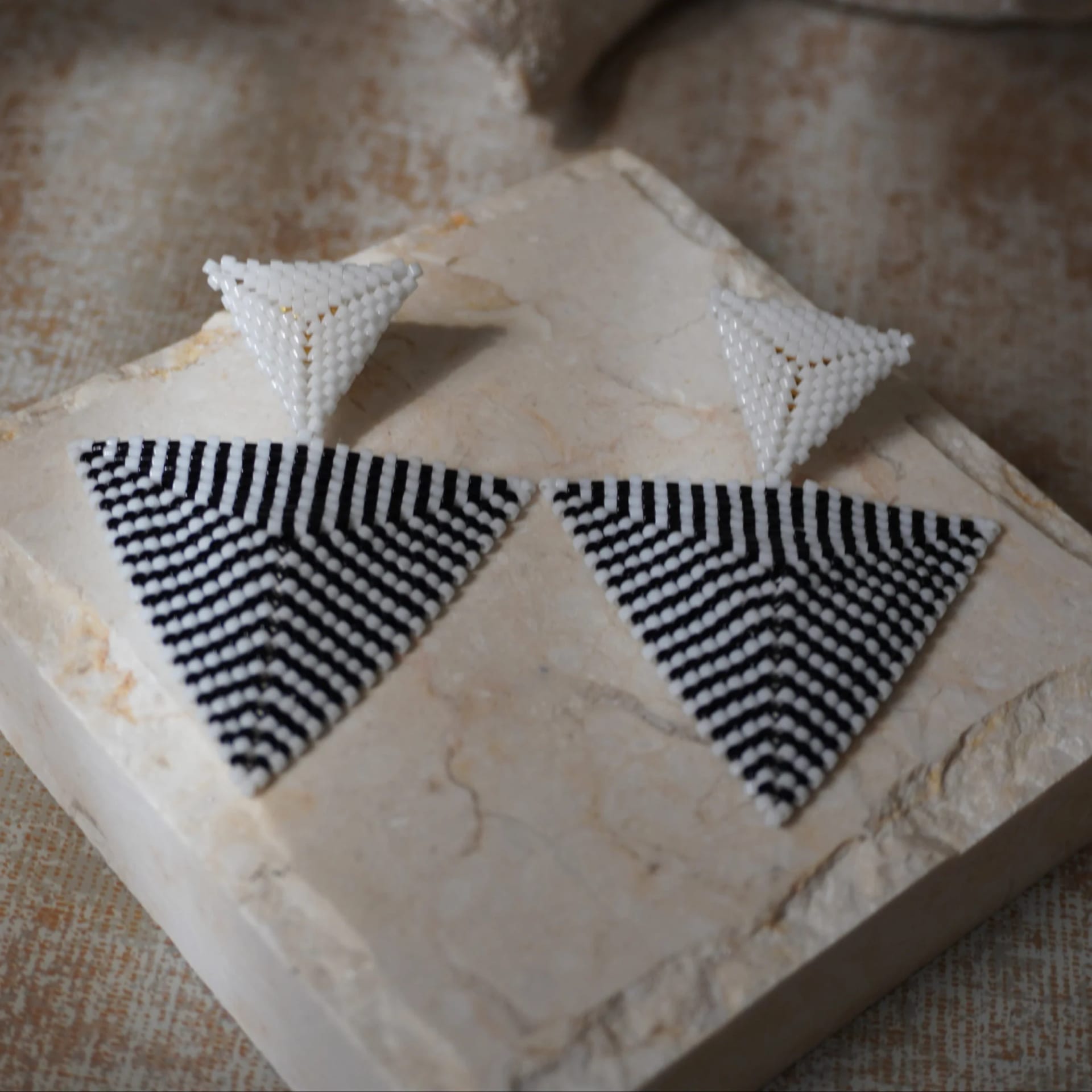 Triangle Earrings - imagen 2
