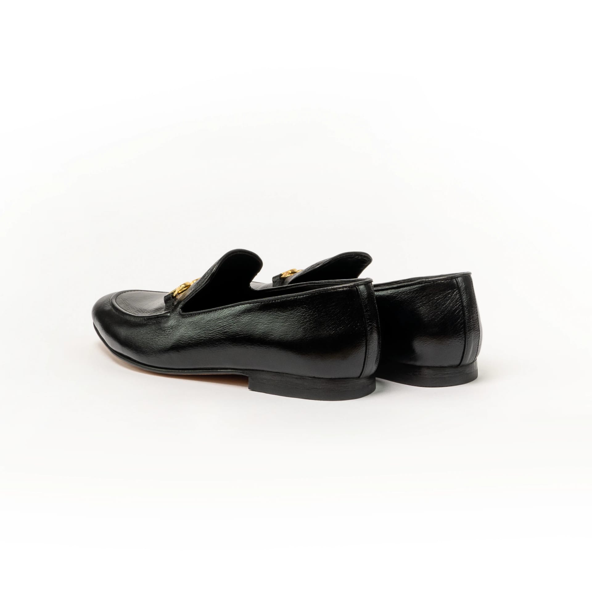 Loafers cuero negro hebilla trenzada dorada - imagen 3
