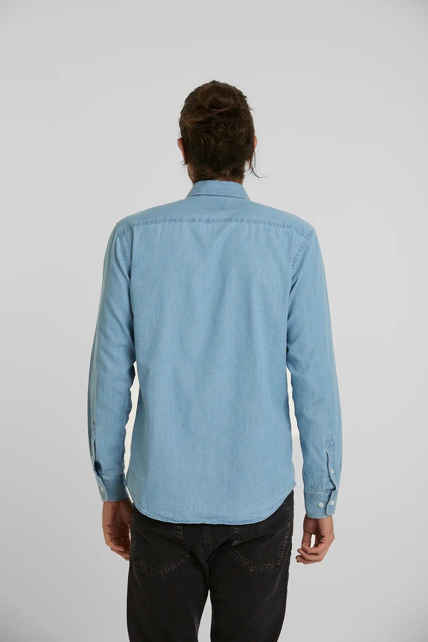 Camisa Jean Button Down Azul Claro - imagen 2