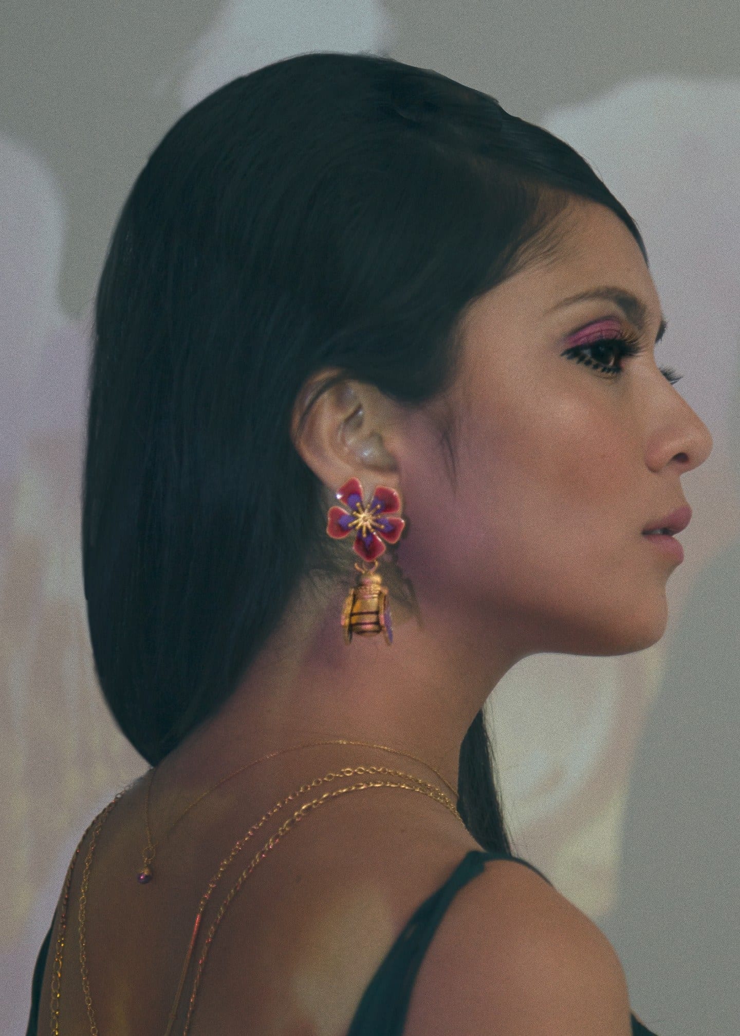 Aretes Bee Kind Ultravioleta - imagen 2