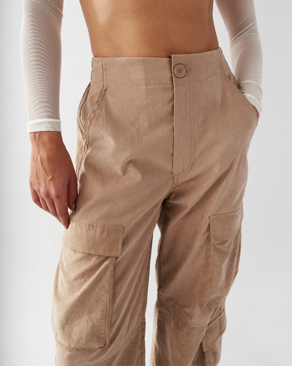 COFFEE PARACHUTE PANTS - imagen 5