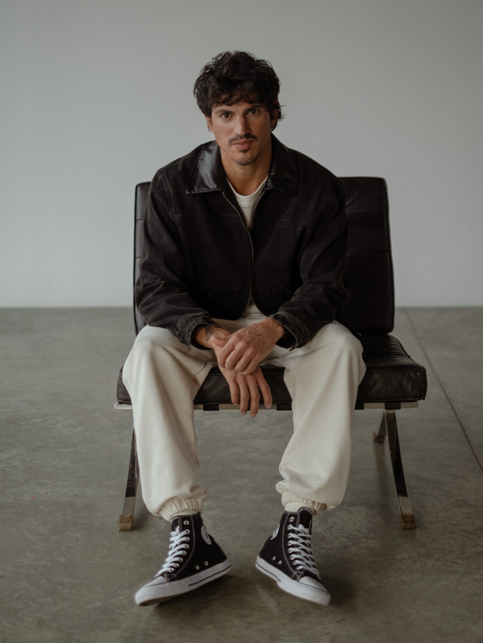 MEN MINIMAL JOGGER - CREAMY - imagen 16