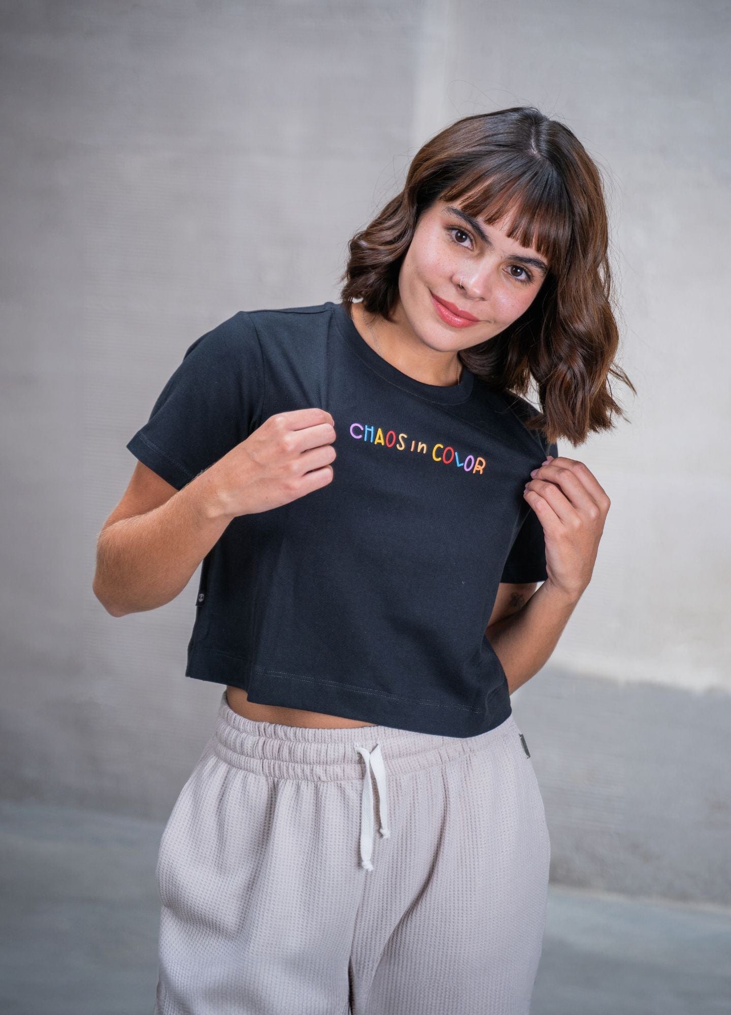 Crop Top Chaos In Color – Negro - imagen 1