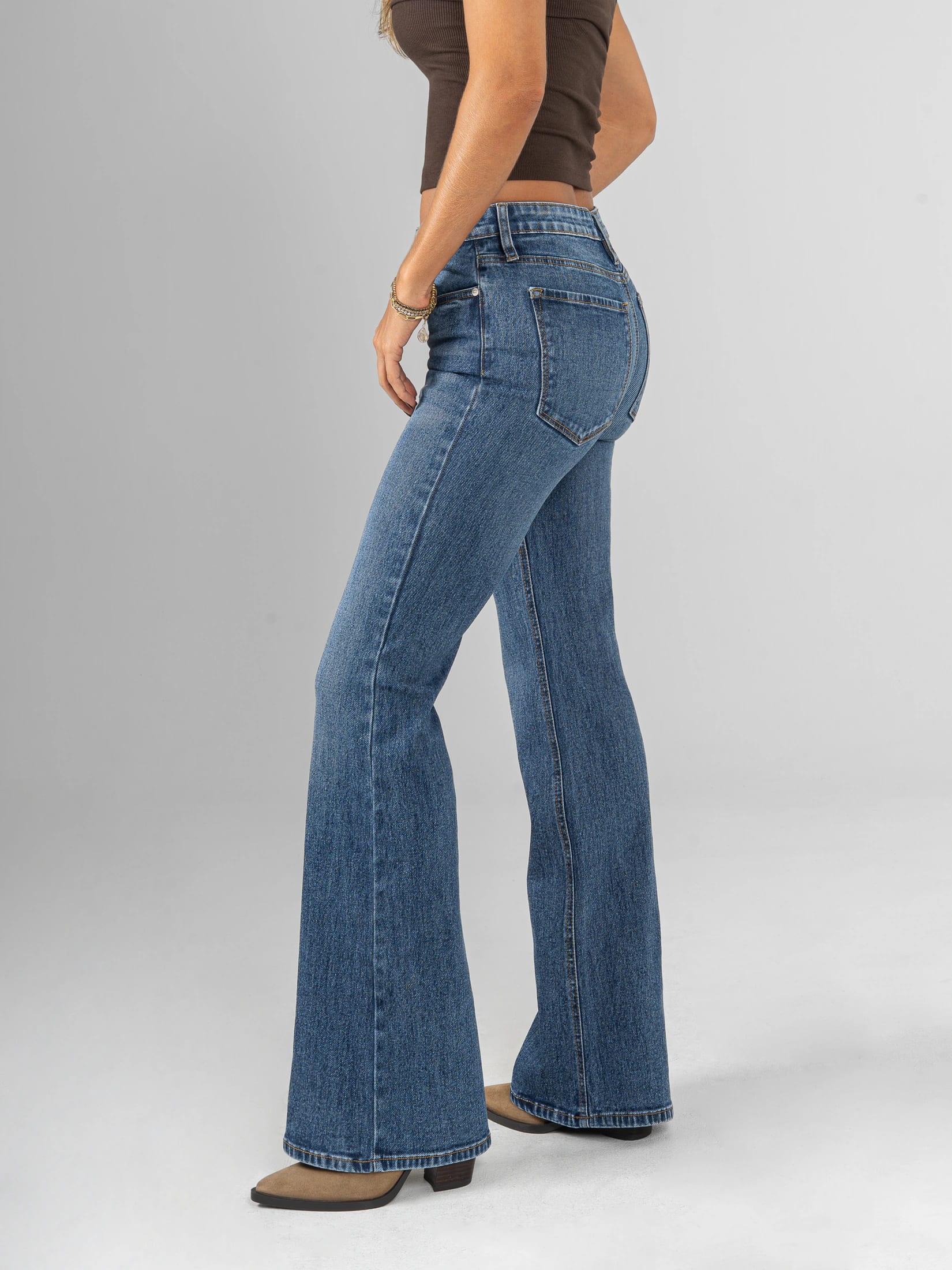 Ref: 066465 Jean flare stretch, bota ancha, tiro alto, tono azul medio. - imagen 2