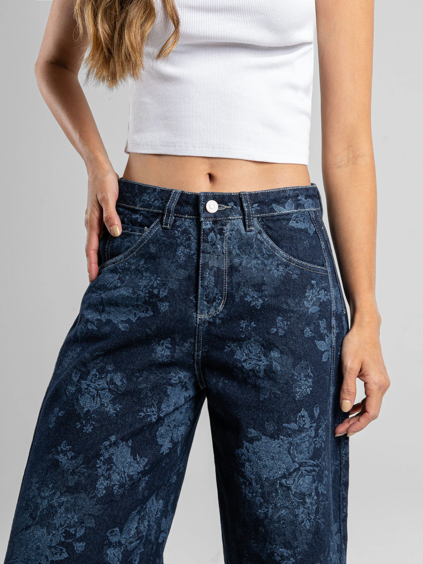 Ref: 066478 Jean wide leg, rígido, tiro alto, detalle de tela estampada, con cortes, tono azul oscuro - imagen 4