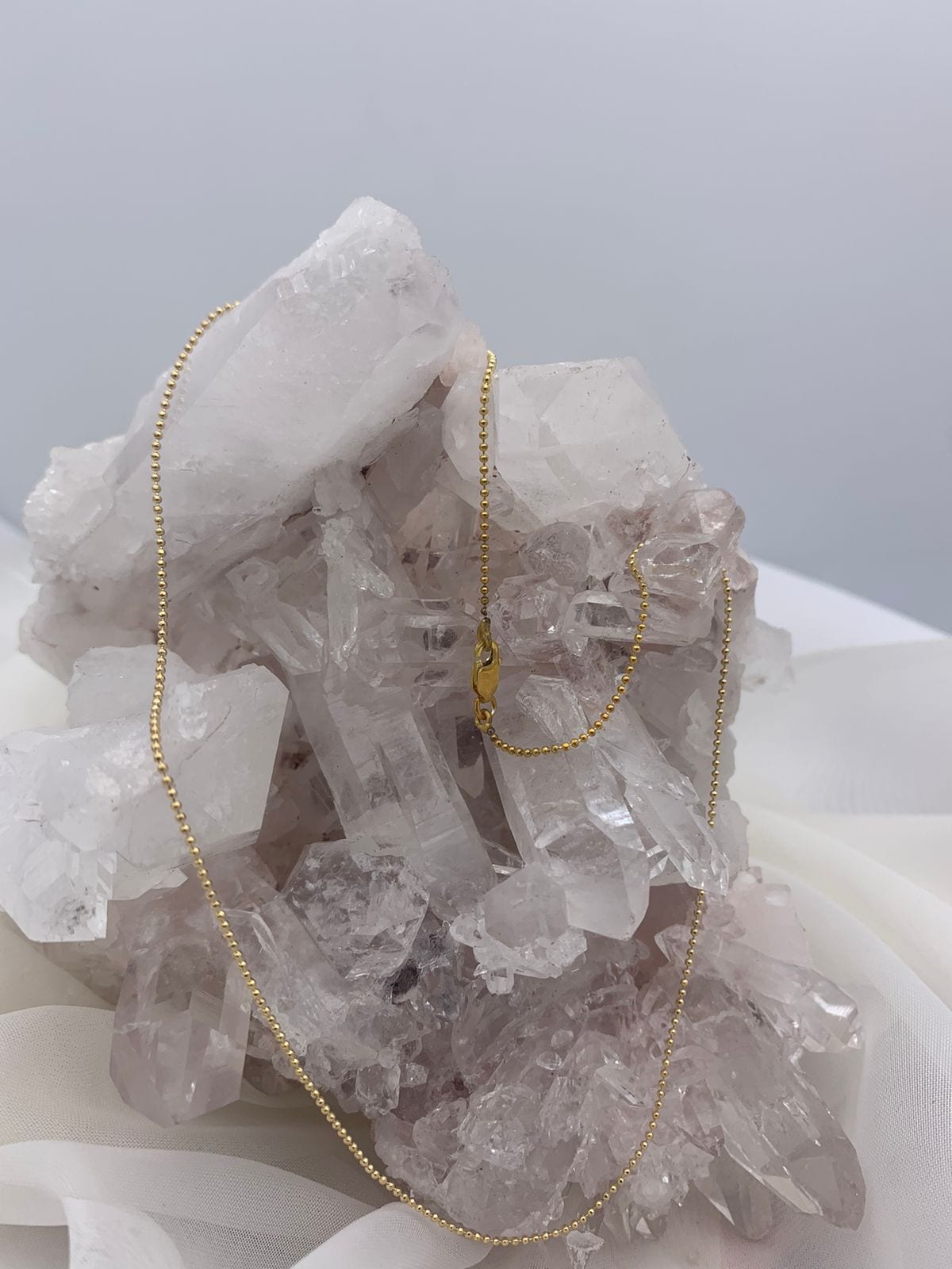 Cadena en plata dorada Larga – bolitas - imagen 1