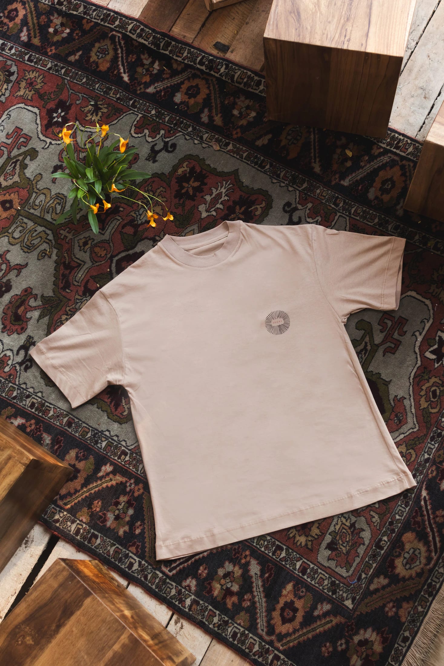 Camiseta Oversized Masdevallia Coccinea Khaki - imagen 1