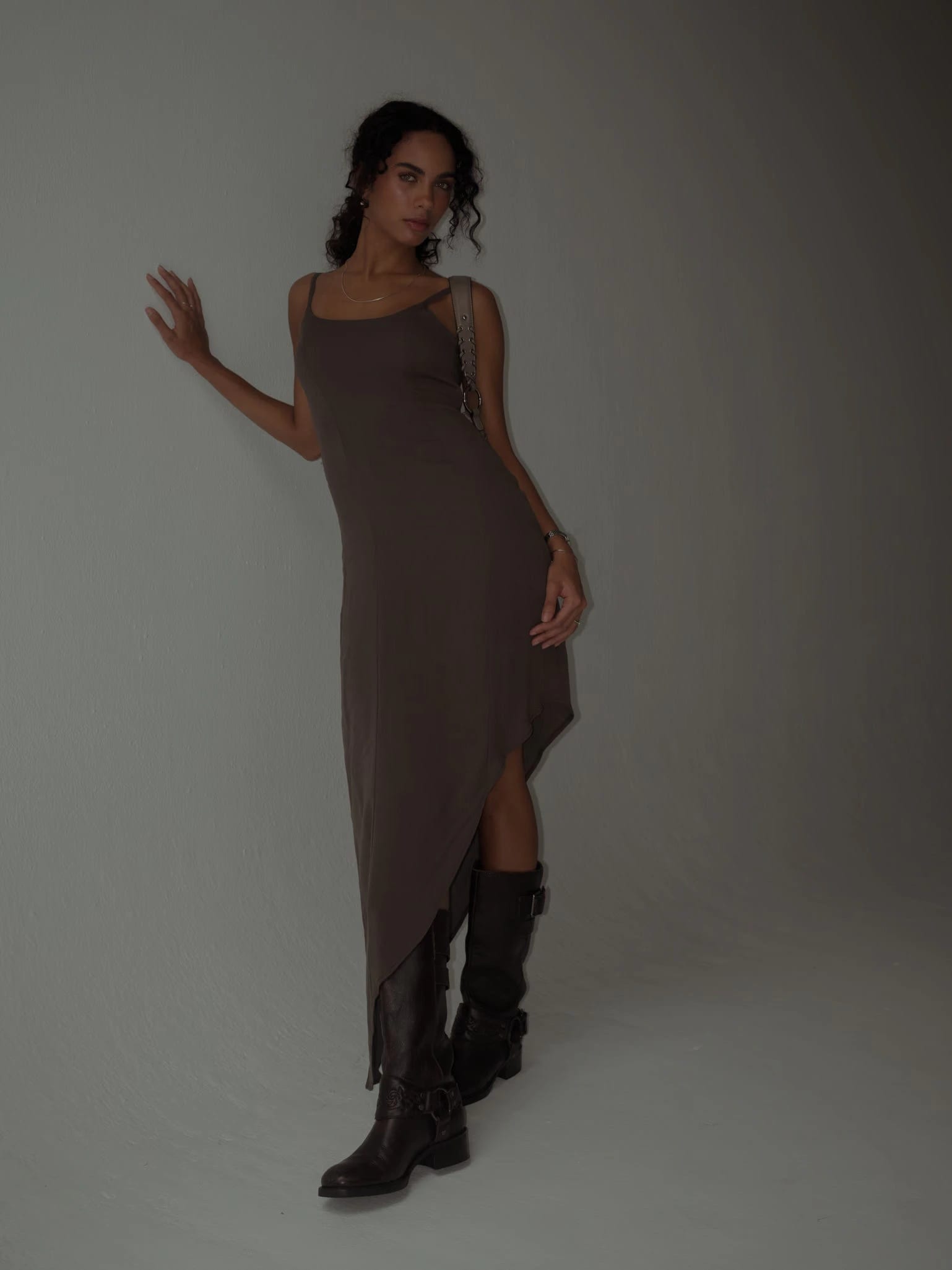 THE MINIMAL DRESS - ESPRESSO - imagen 3