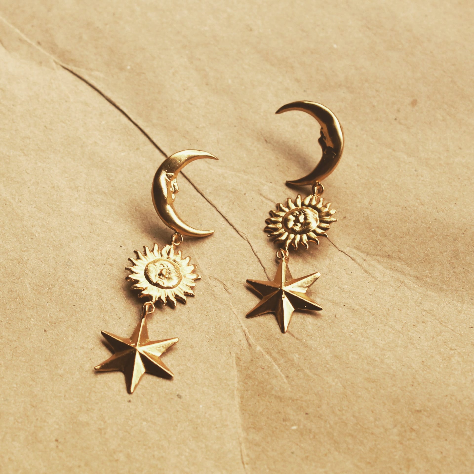 Aretes largos con sol, luna y estrella - imagen 3