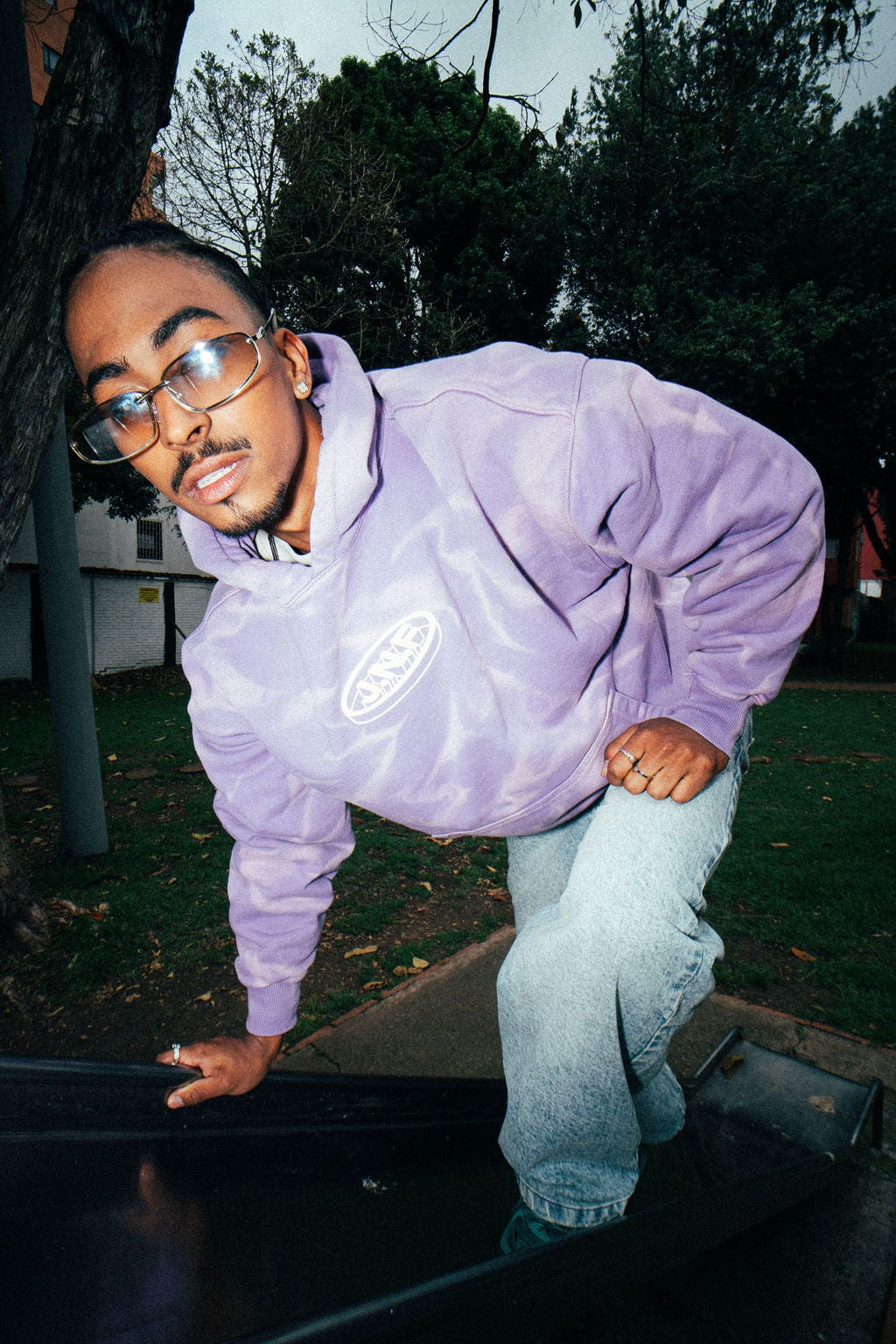 HOODIE SO NICE 2 BE ME MORADO - imagen 2