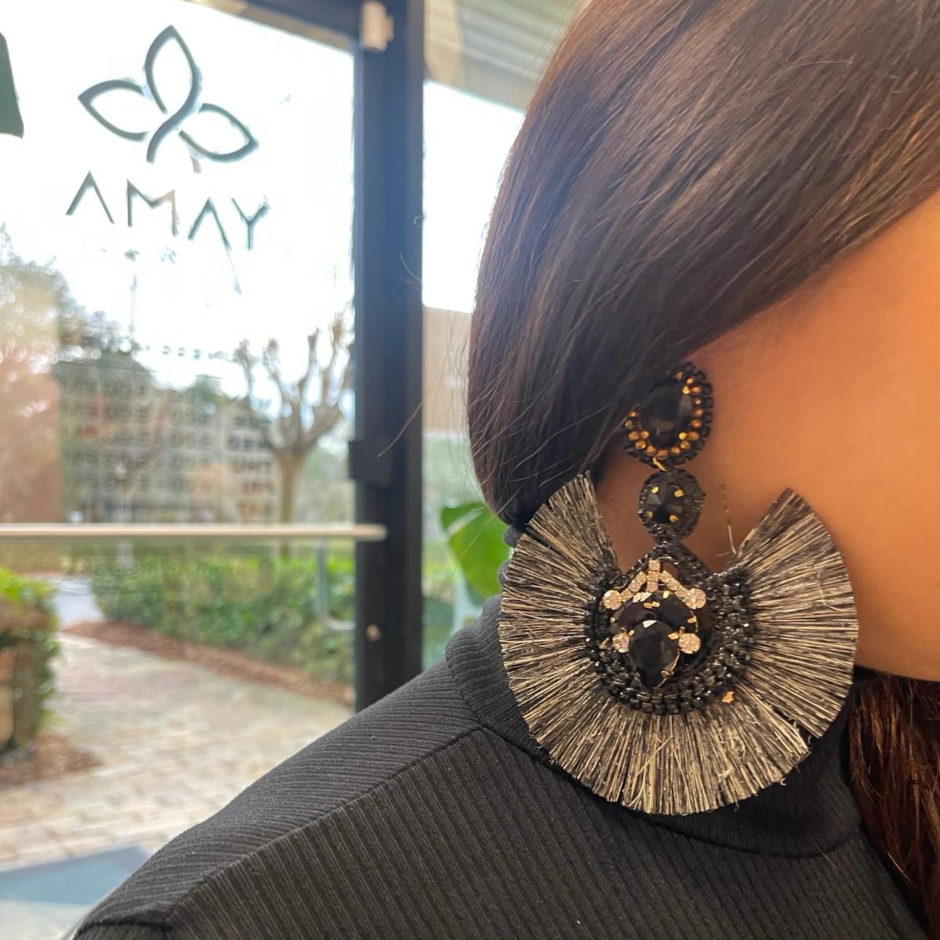 Black Half Moon Earrings - imagen 2