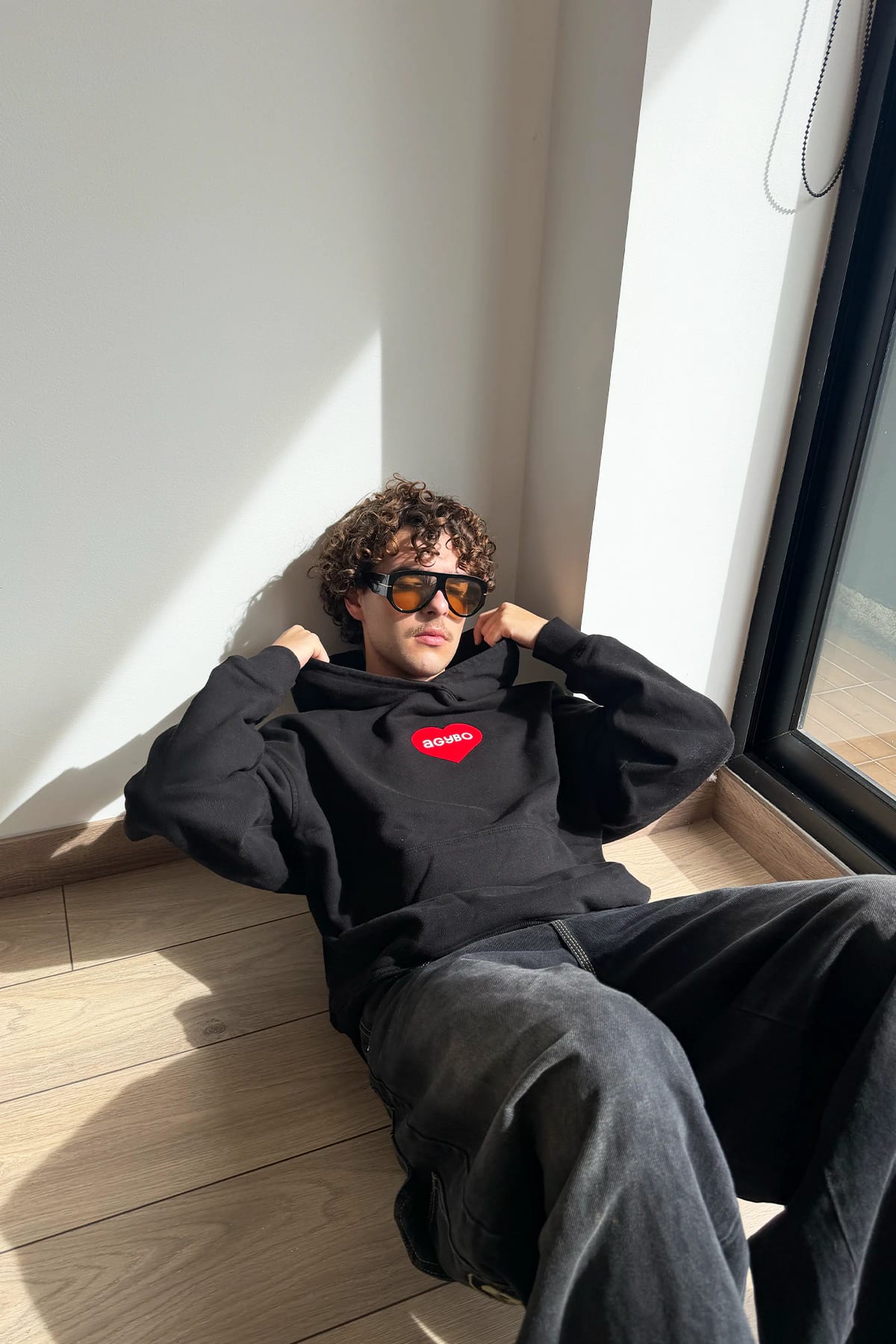 ICONIC Hoodie Black - imagen 3