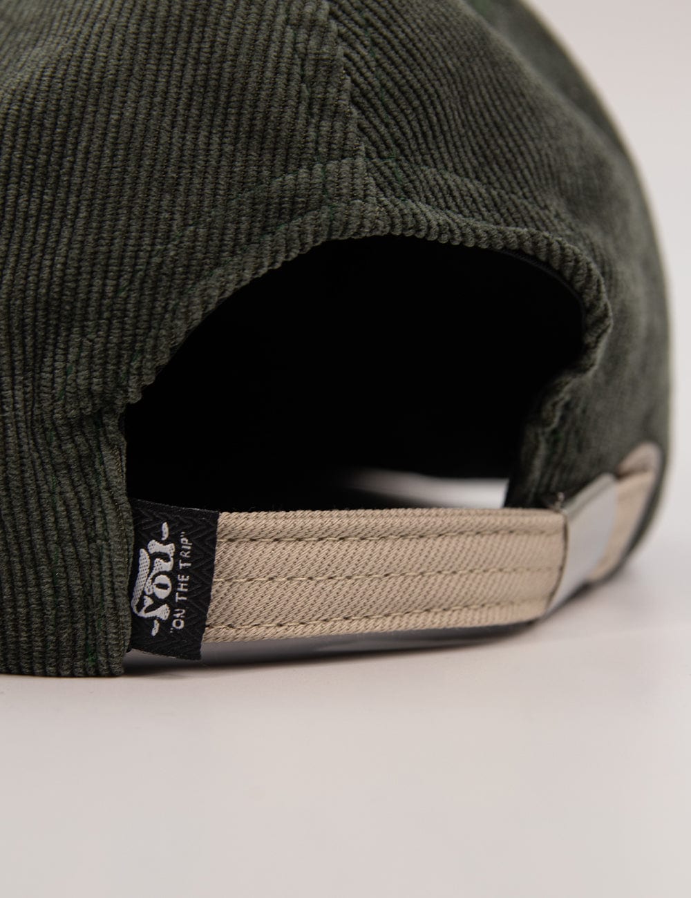 Gorra Desestructurada pana astral verde + beige - imagen 3
