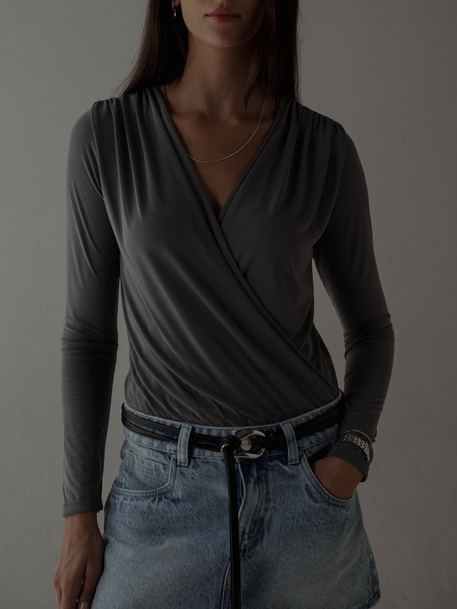 LONG SLEEVE FLOWY BODY - DARK GRAY - imagen 11