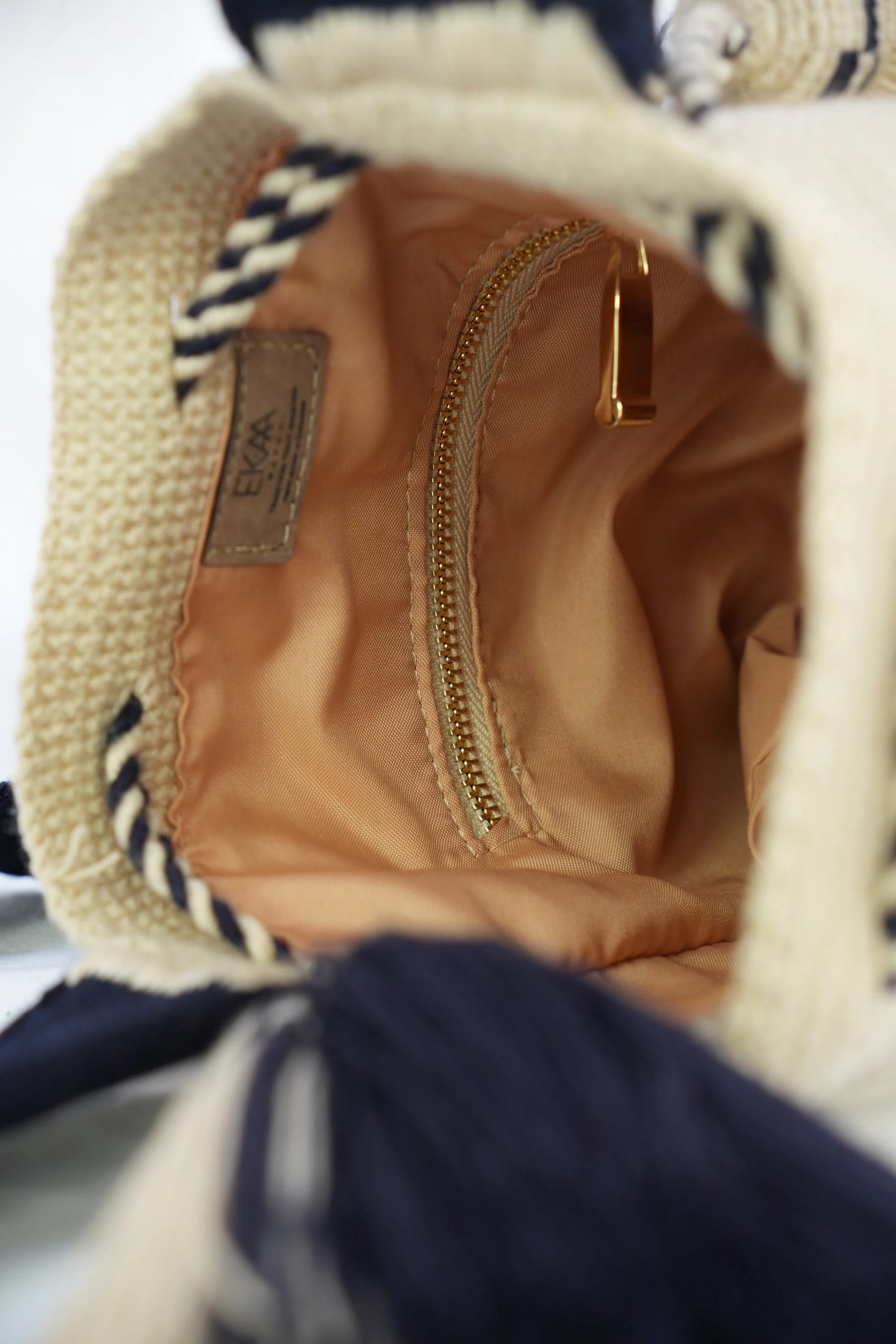 Mochila Mediana Unicolor Amistad - imagen 13