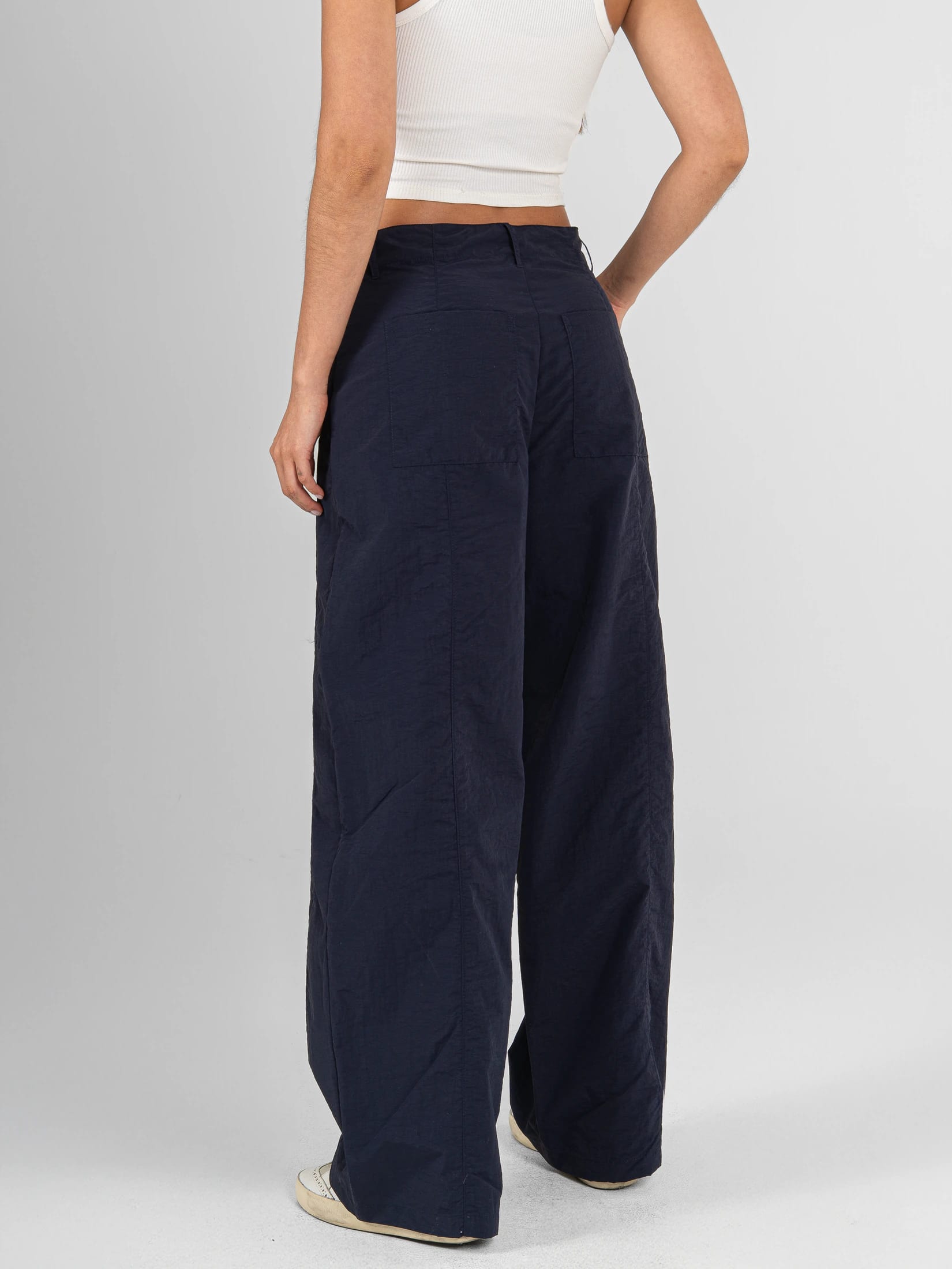 Ref: 0620570 Pantalón cargo liviano, tono azul oscuro, silueta amplia, tiro alto - imagen 2