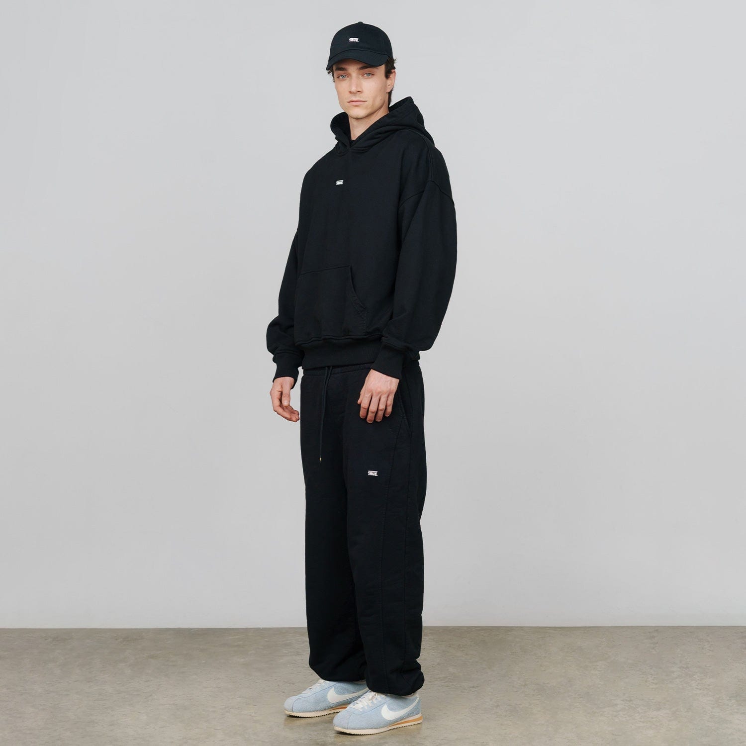 True Classic Hoodie - Deep Black - imagen 3