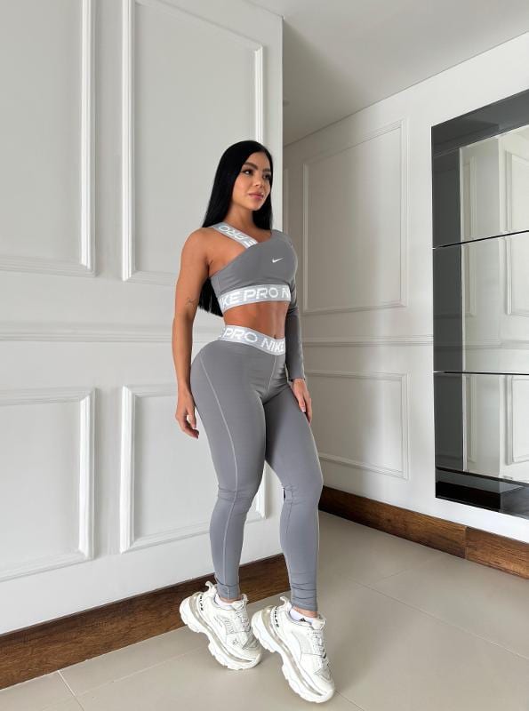 SET NIKE LEGGINS PLATEADO - imagen 2