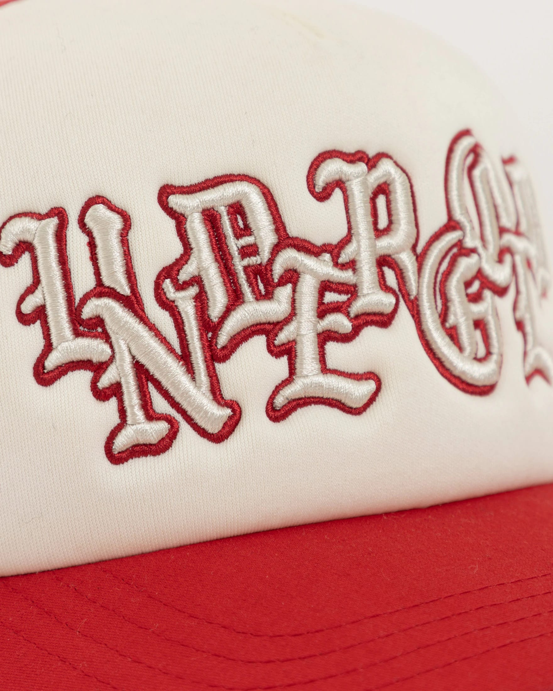 Basics UNDERGOLD Goth Trucker Cap Red/Cream - imagen 2