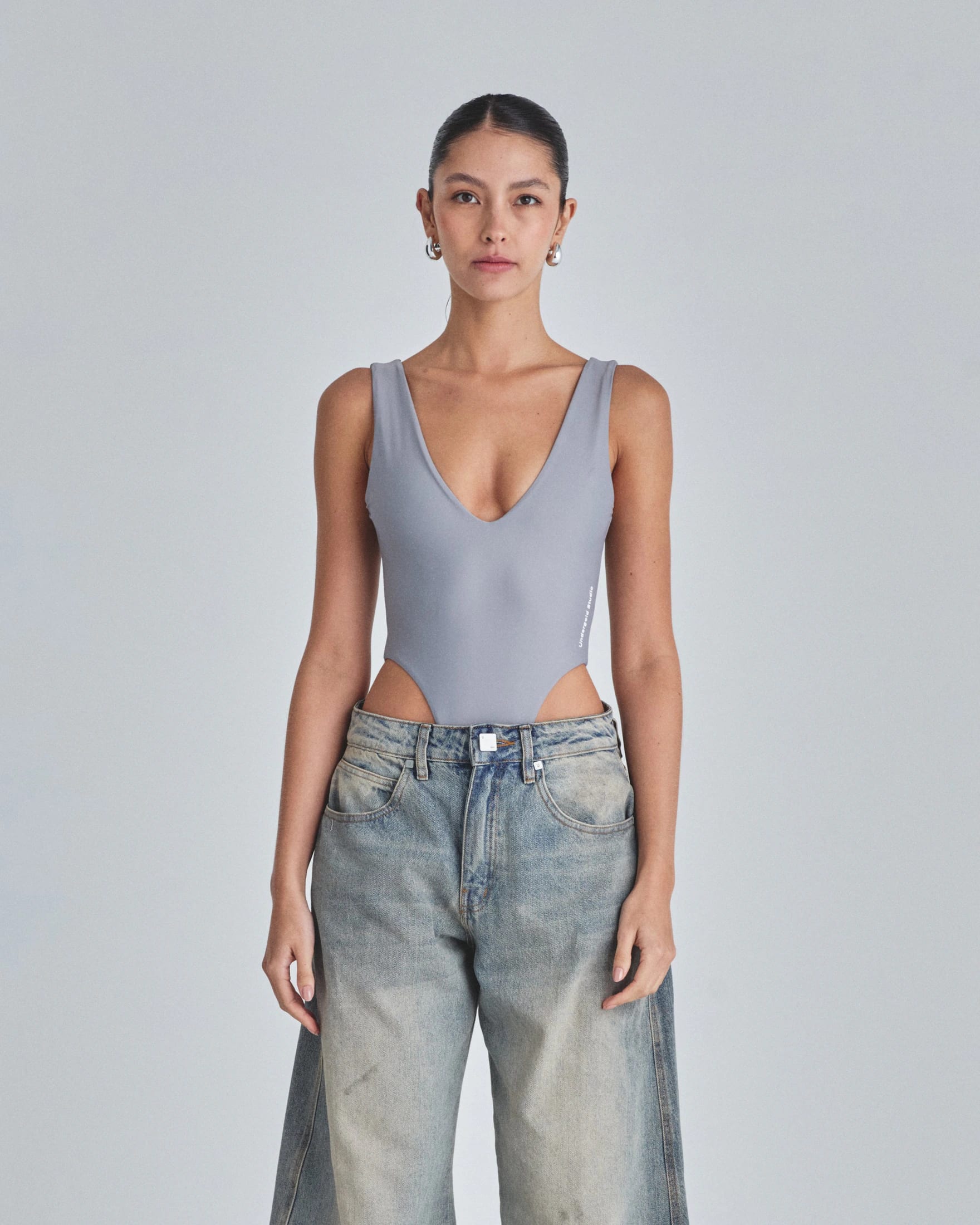 Line Basic V Neck Body Gray - imagen 2