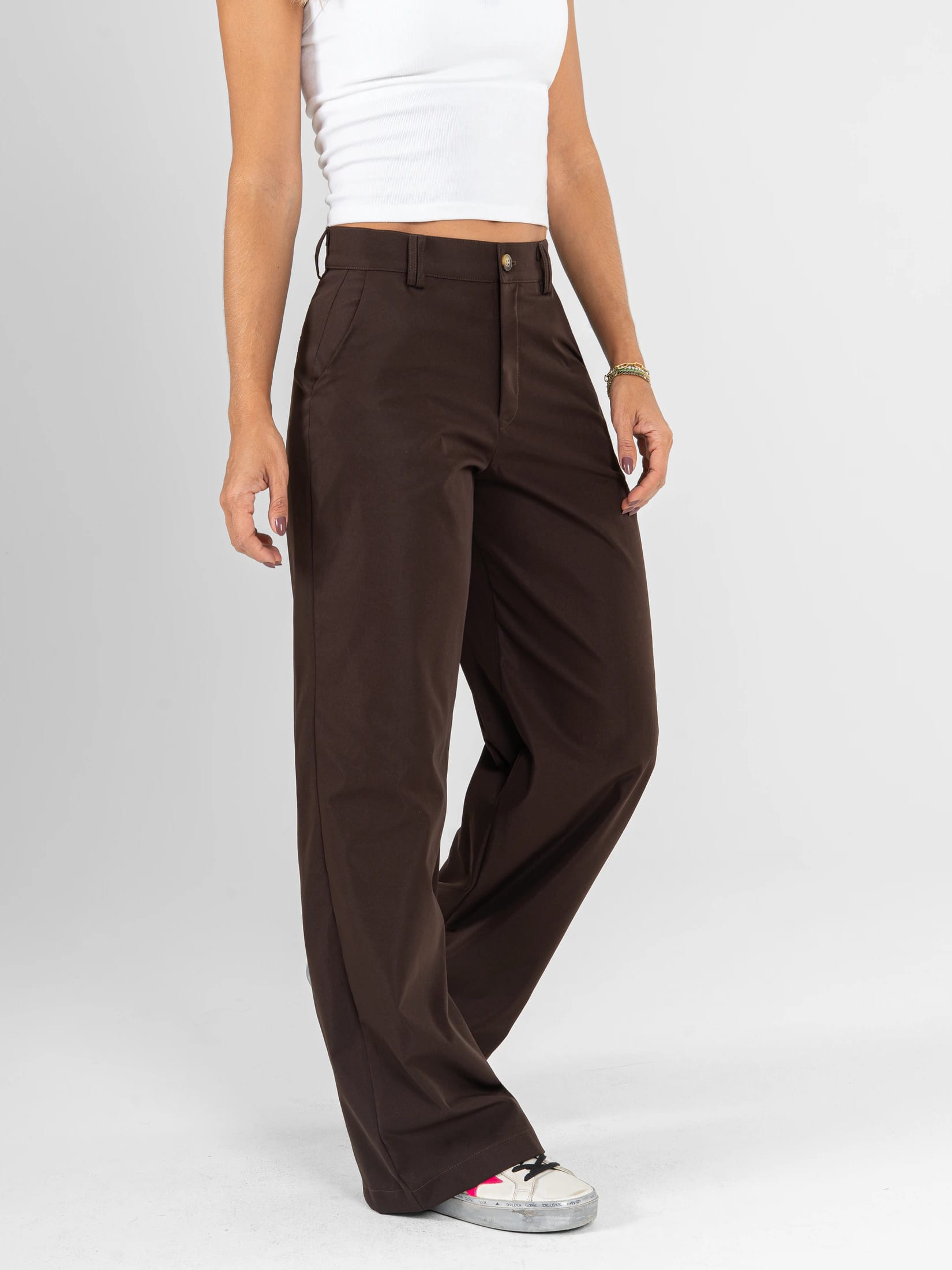 Ref: 0620627 Pantalón mom flare, rígido, sin prenses, tono café, tejido plano liviano, tiro alto - imagen 2