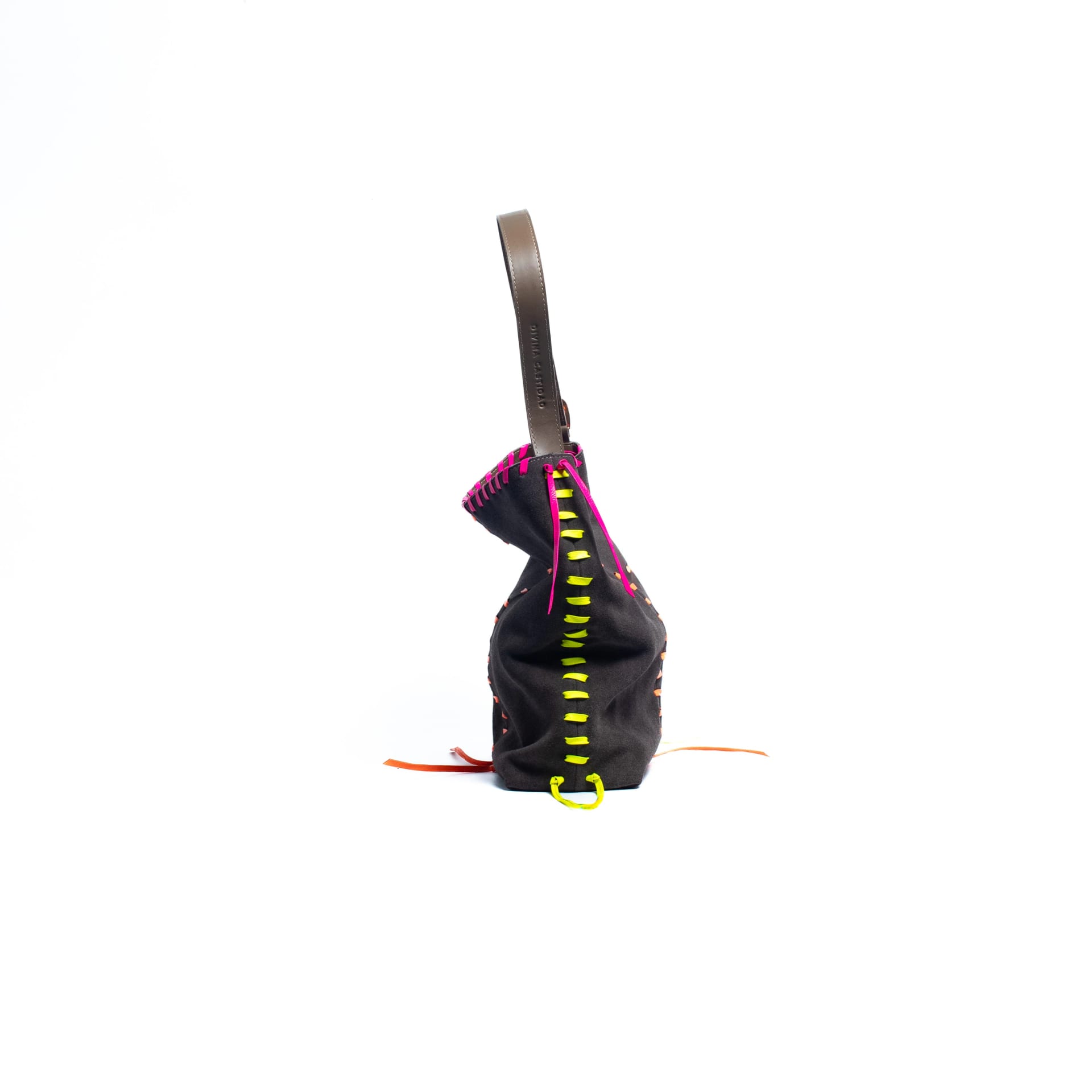 PIÑATA BAG - taupe x cintas en cuero neón - imagen 3