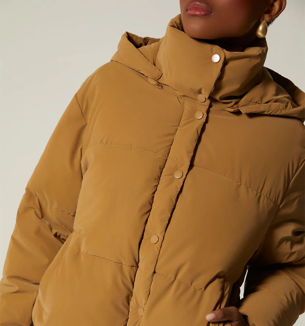 Chaqueta acolchada con capucha - imagen 13