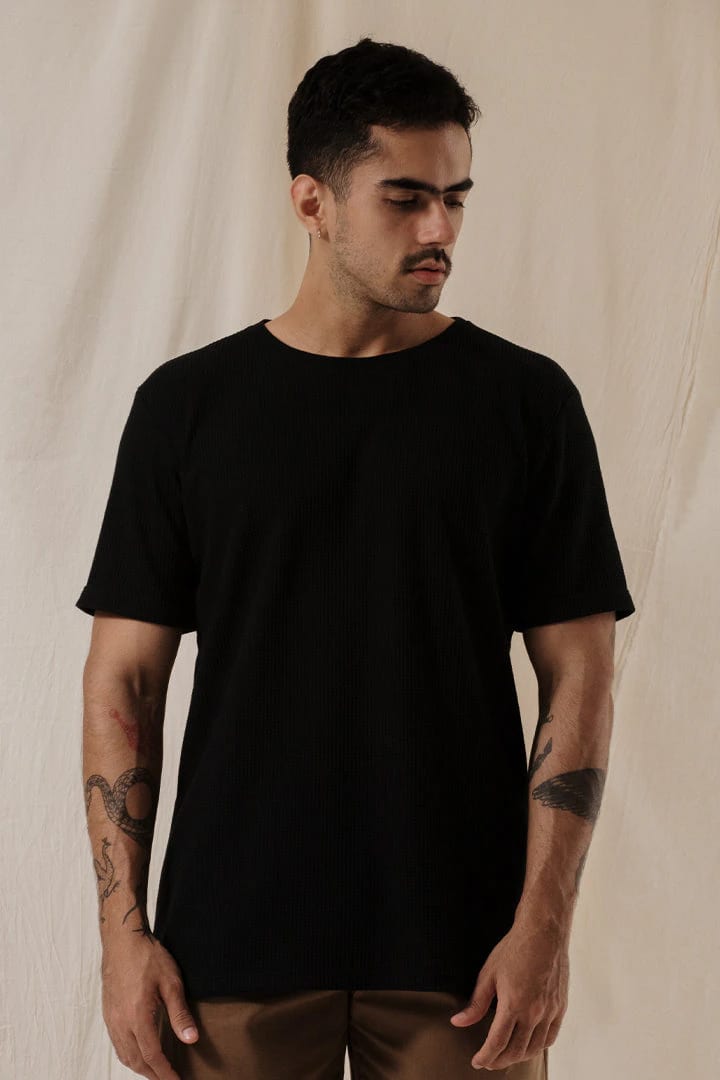 Camiseta texturizada negra - imagen 4