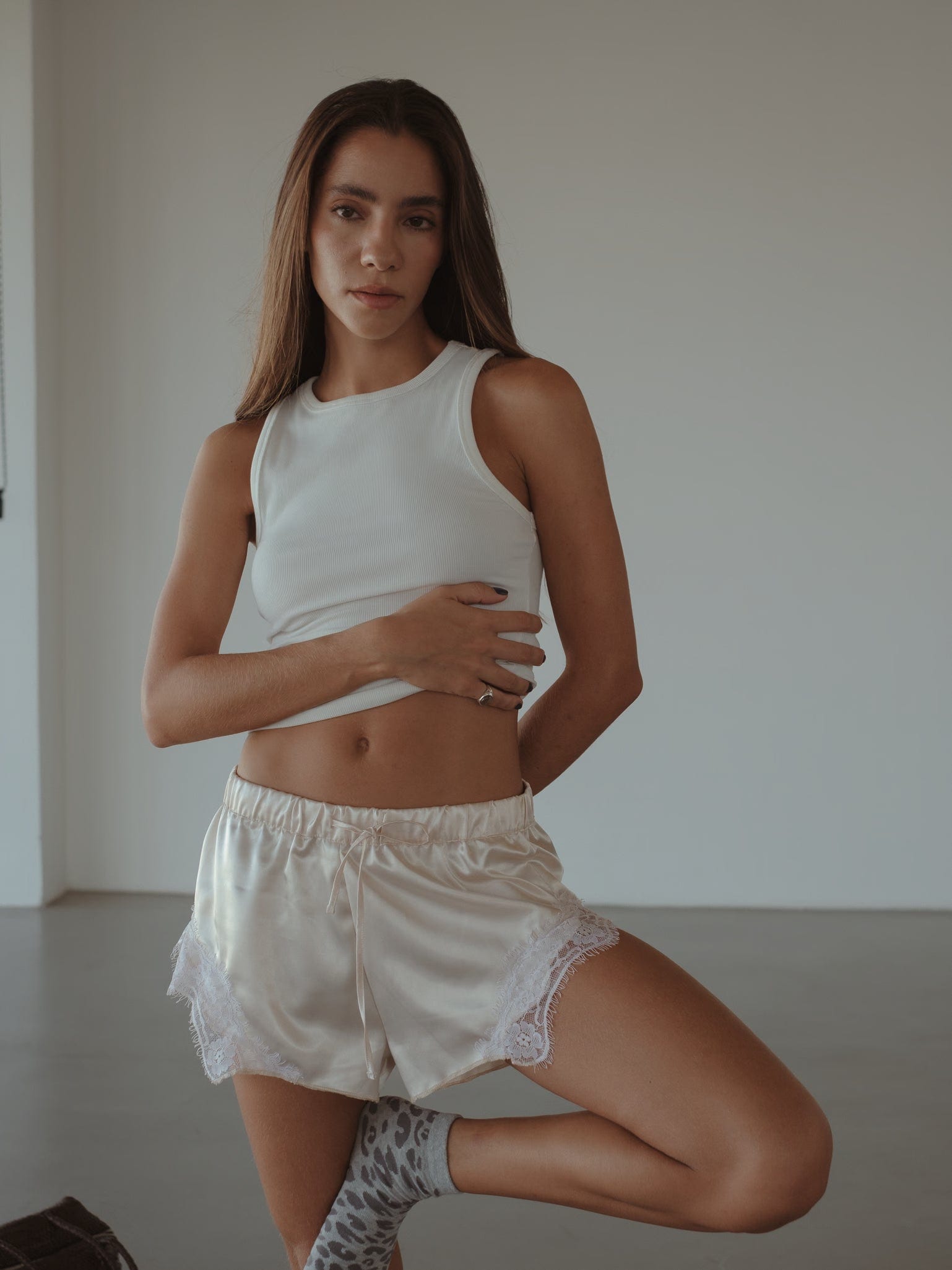 BLONDE MINI SHORT - SOFT WHITE - imagen 8