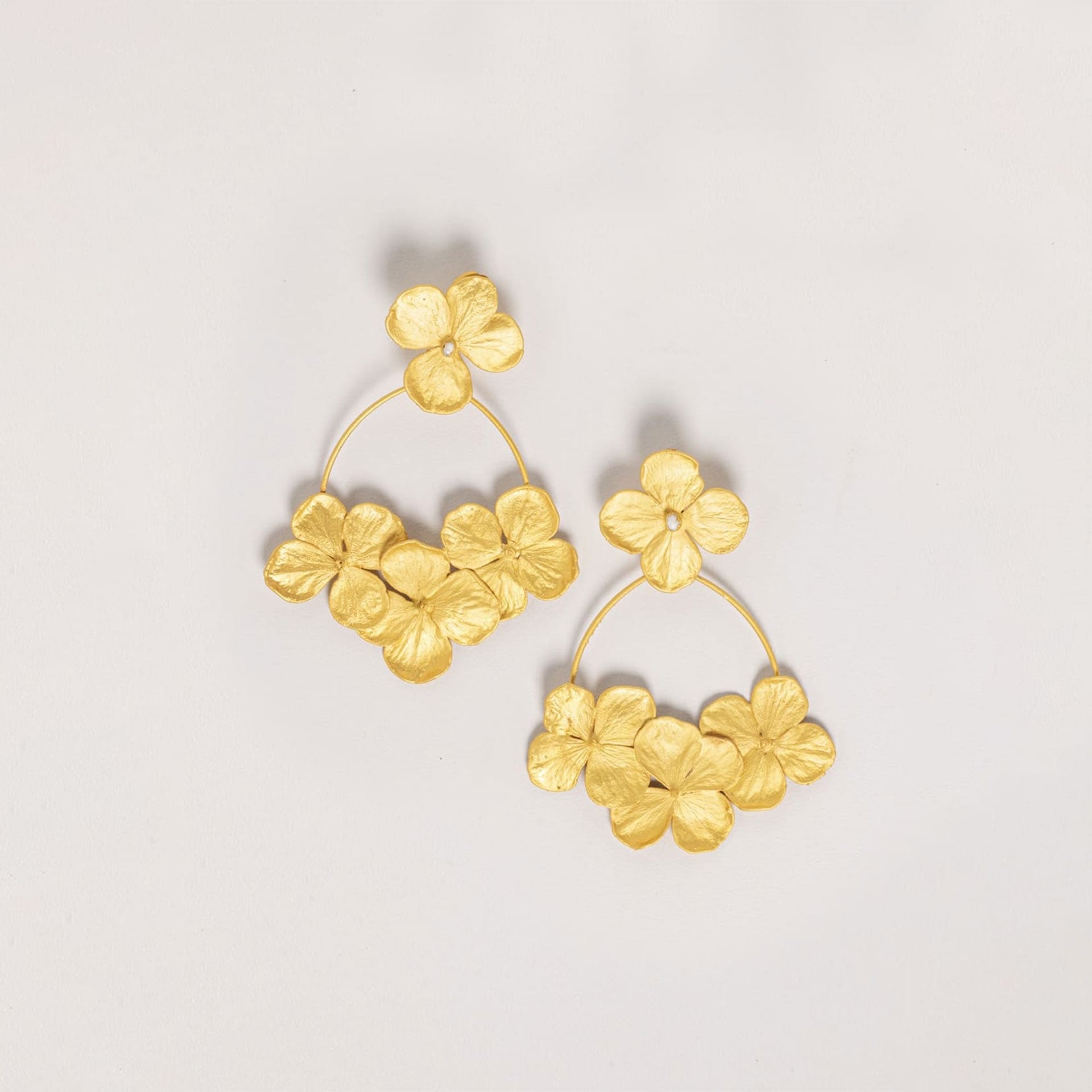 ARETES HYDRANGEA CON PERLAS - REMOVIBLE - imagen 1
