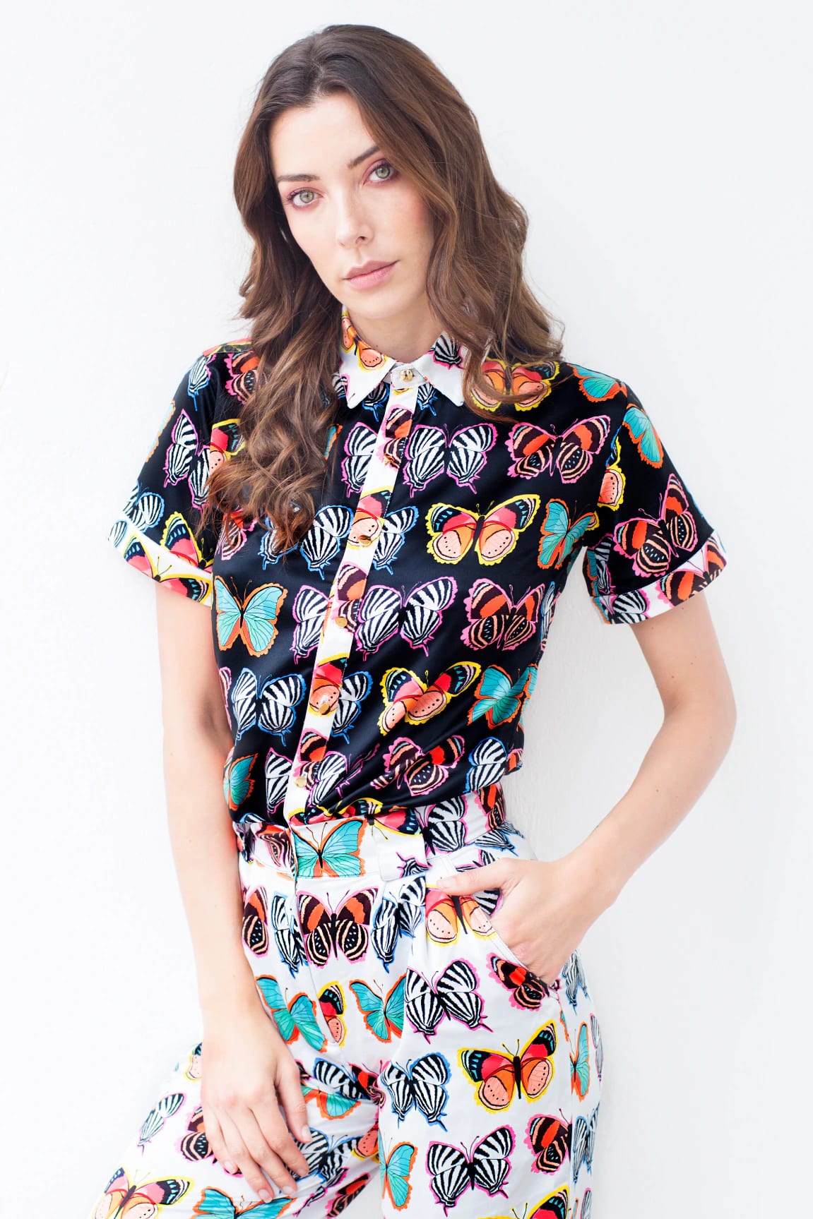 Camisa Unisex Manga Corta / Estampado Tierra de Mariposas - imagen 1