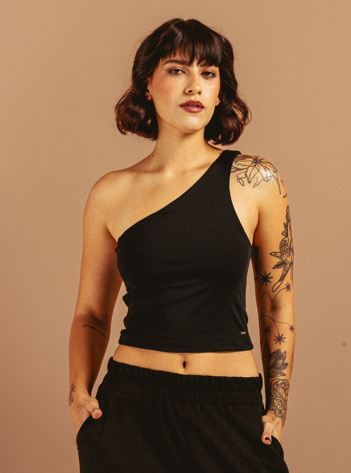 BLUSA ASIMÉTRICA NEGRA - imagen 1