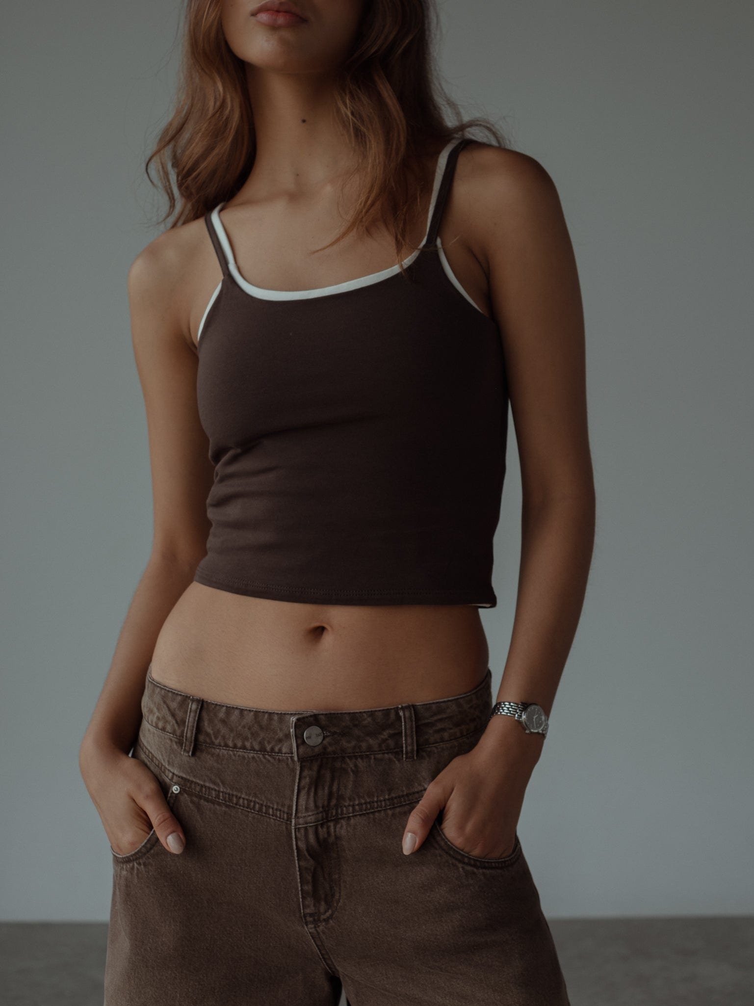 ESSENTIAL TANK TOP - ESPRESSO - imagen 3