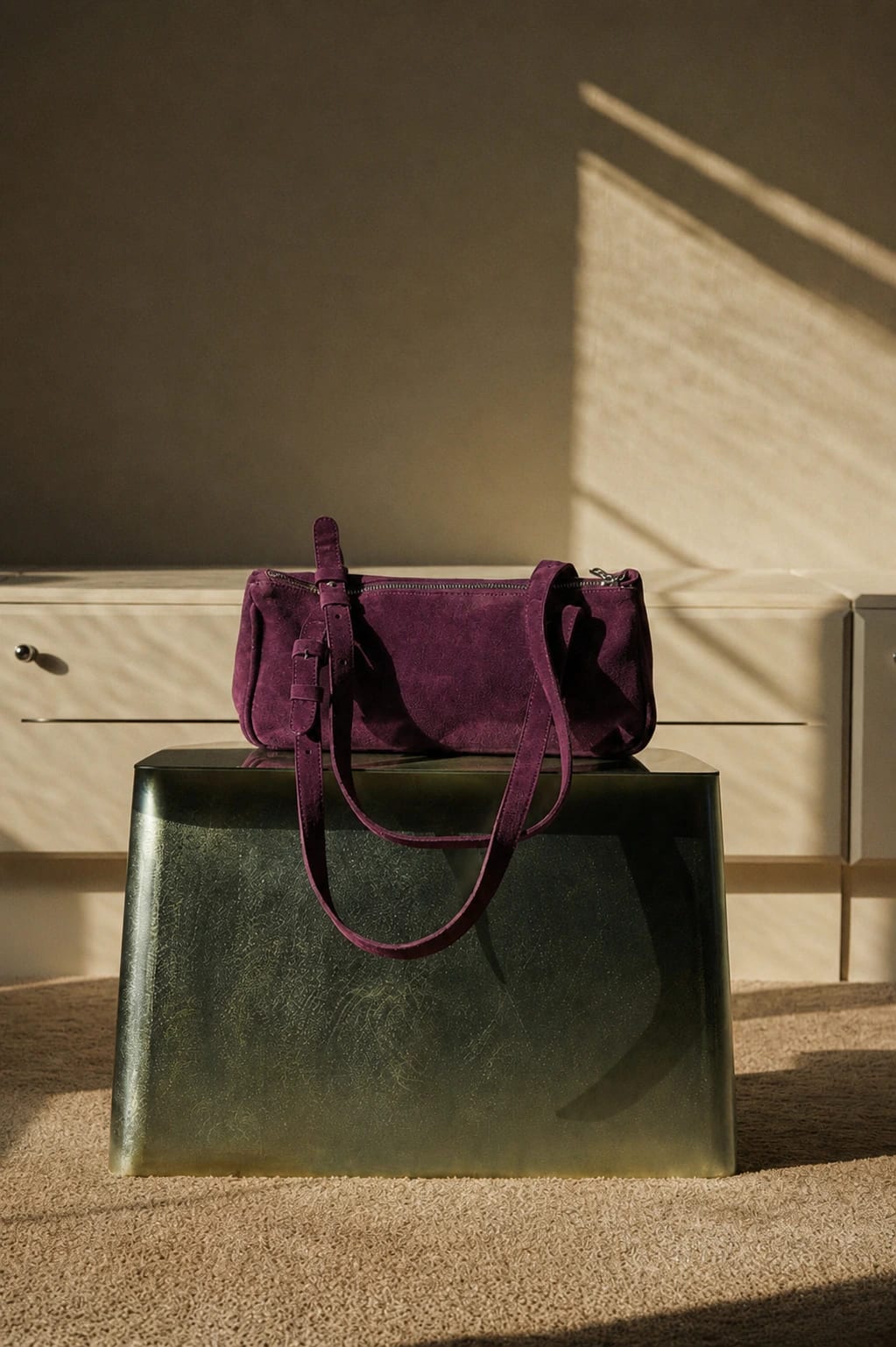 Bolso Totem Bag de cuero gamuza | Morado berenjena - imagen 1