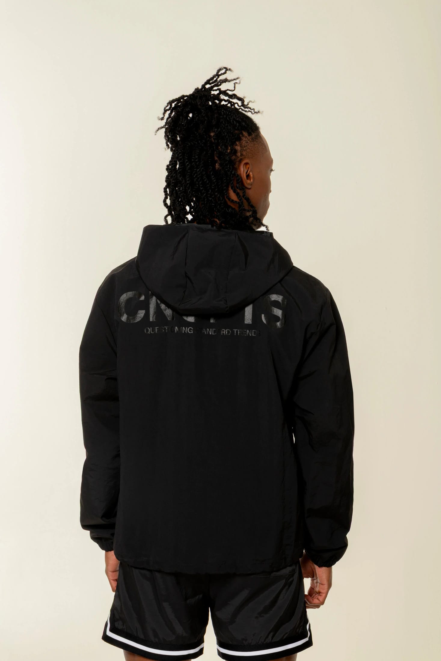CHAQUETA ROMPEVIENTOS COLOR NEGRO - imagen 6