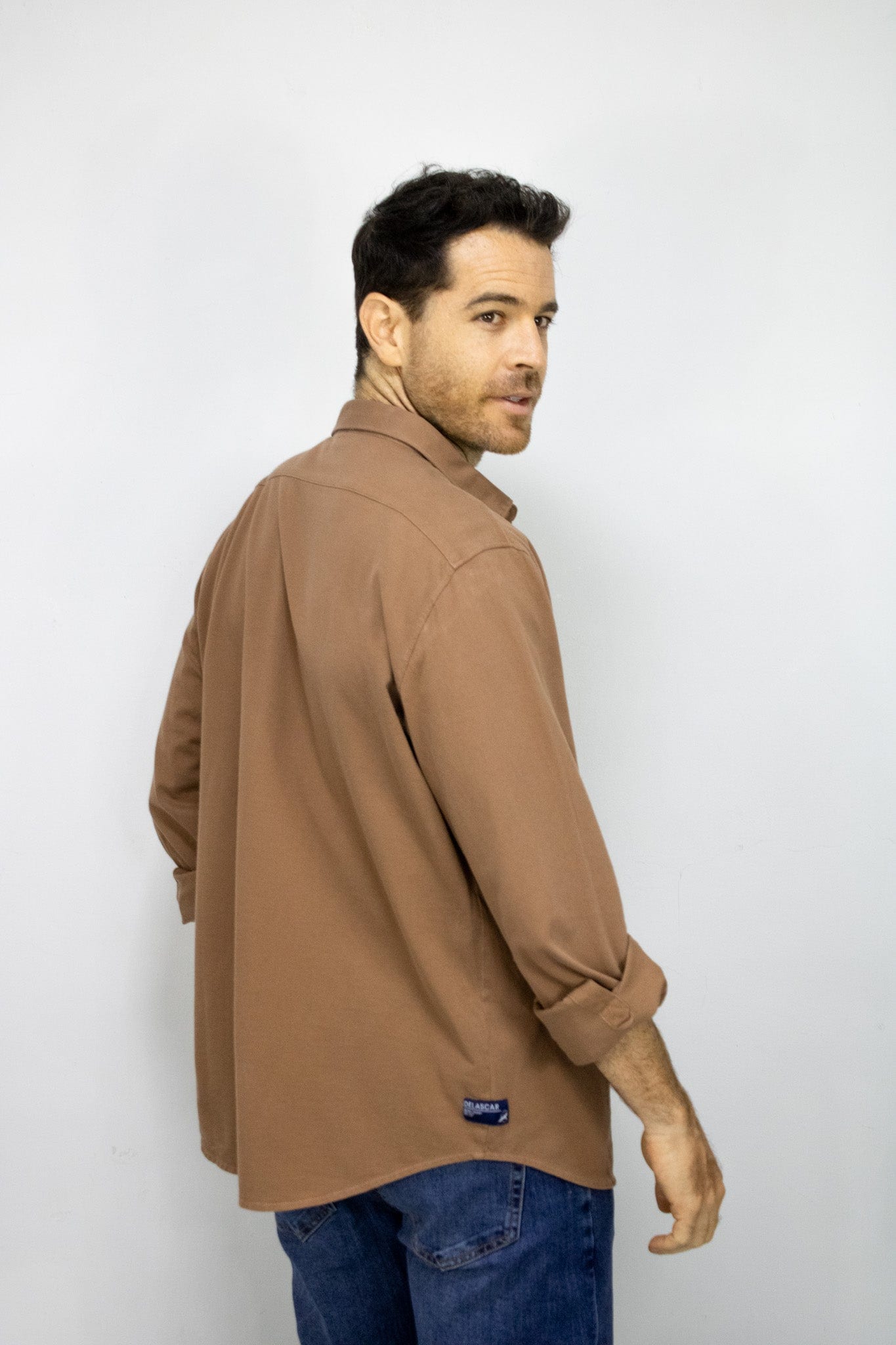 SOBRECAMISA  MANGA LARGA CAFE PARA HOMBRE - imagen 3