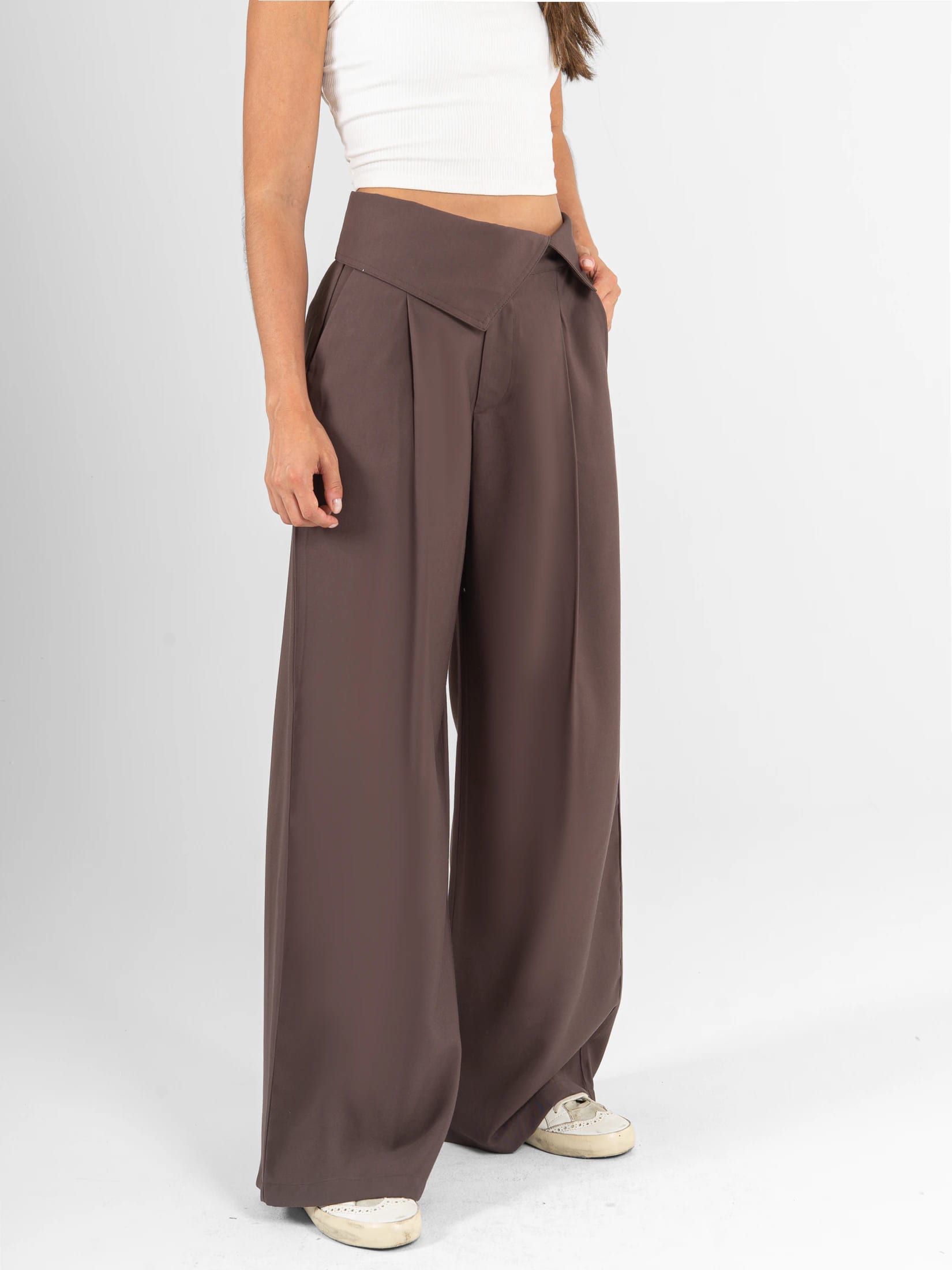 Ref: 0620558 Pantalón mom flare, prenses, detalle pretina, tono café - imagen 3