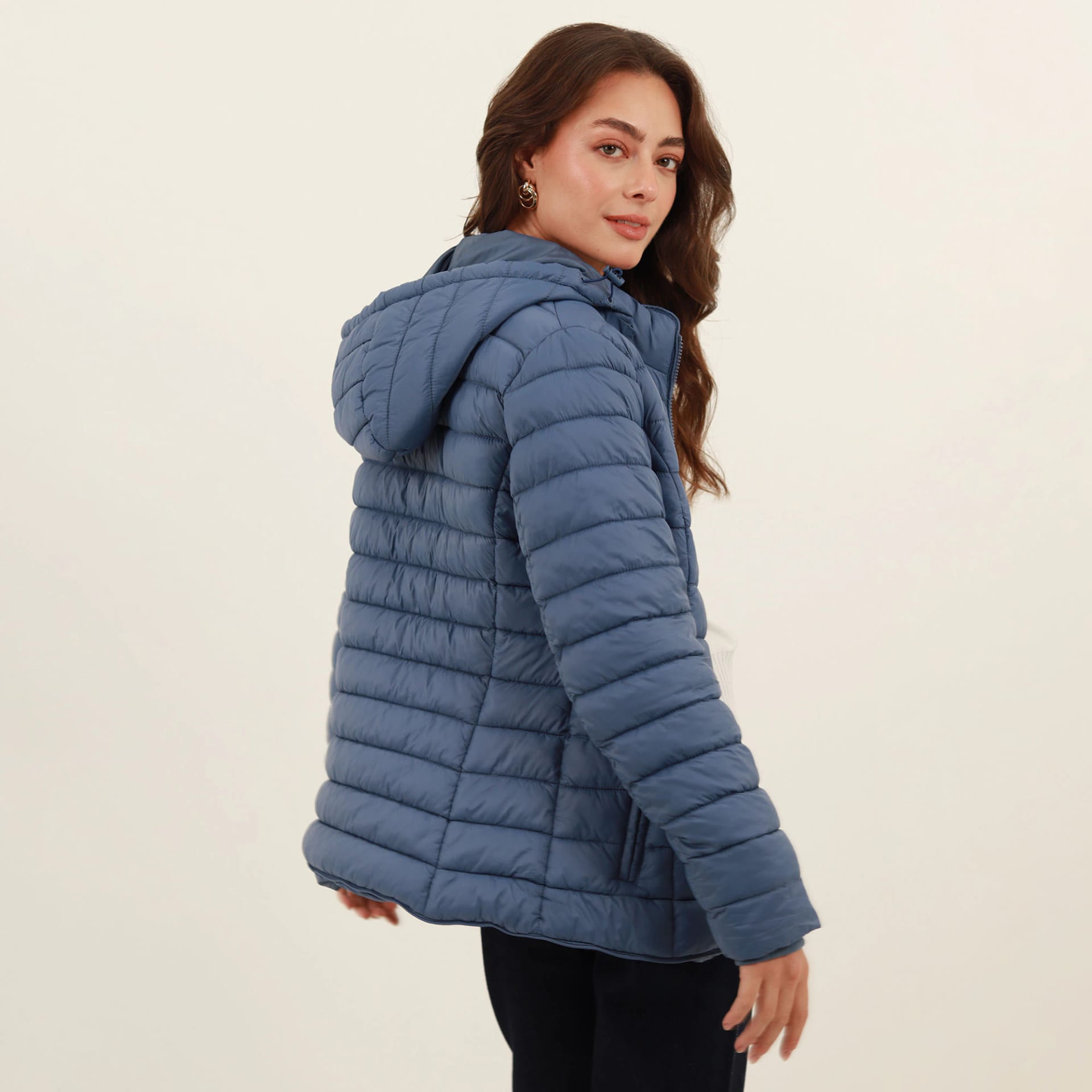 Chaqueta acolchada básica cuello alto con capucha - imagen 24