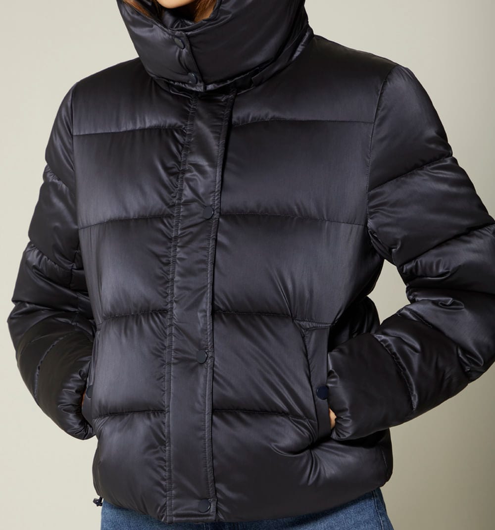 Chaqueta con capucha  acolchada - imagen 10