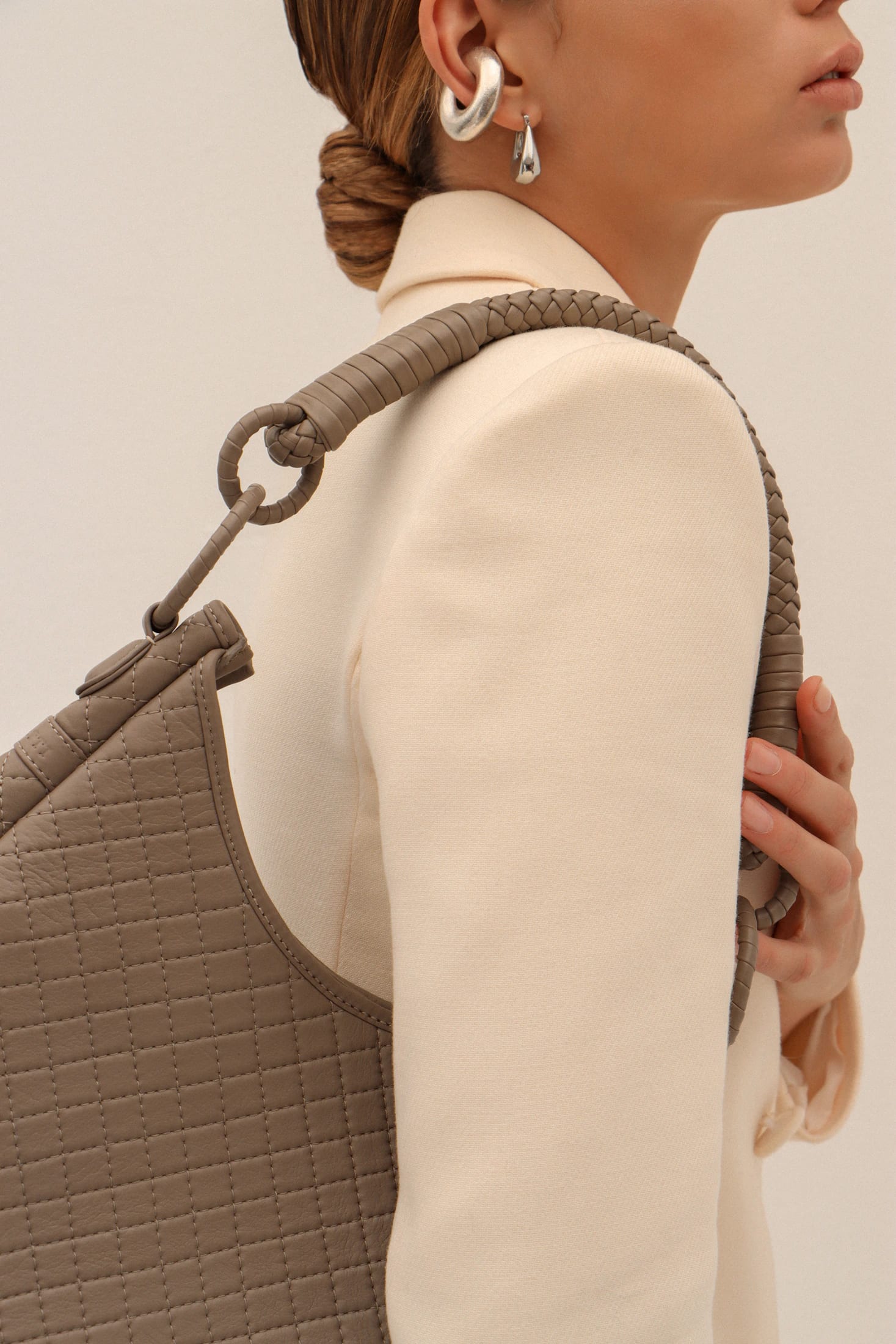 Saddle Shoulder Bag, Taupe - imagen 3