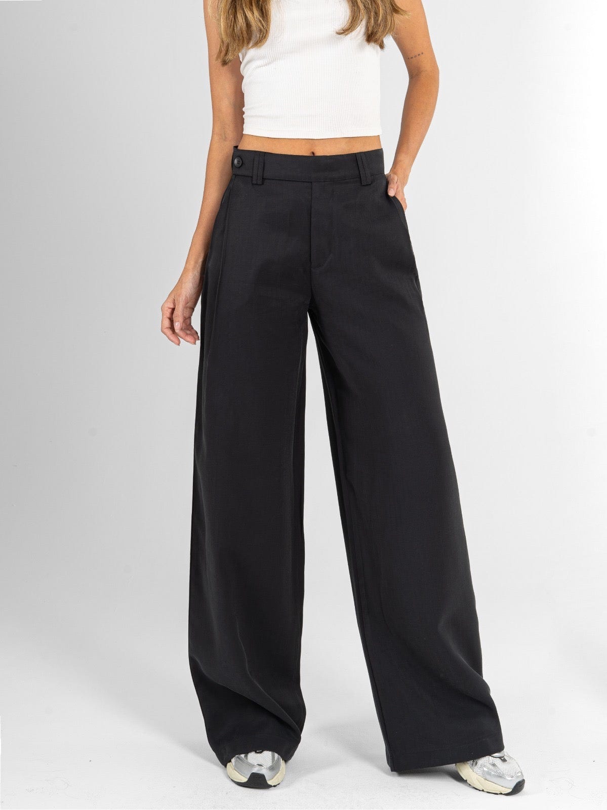 Ref: 0620598 Pantalón palazzo, tono negro, tejido plano liviano, detalle pretina, tiro alto - imagen 1