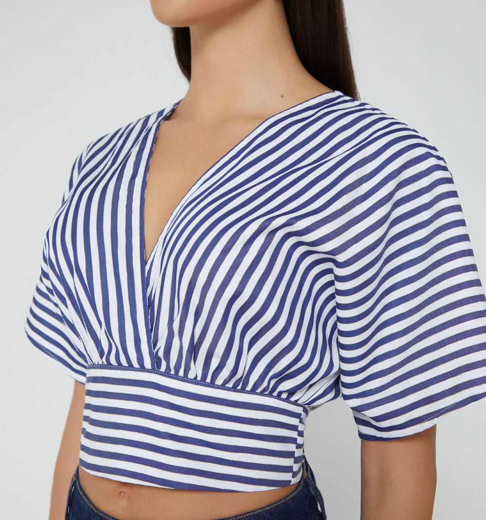 Blusa con escote cruzado - imagen 3