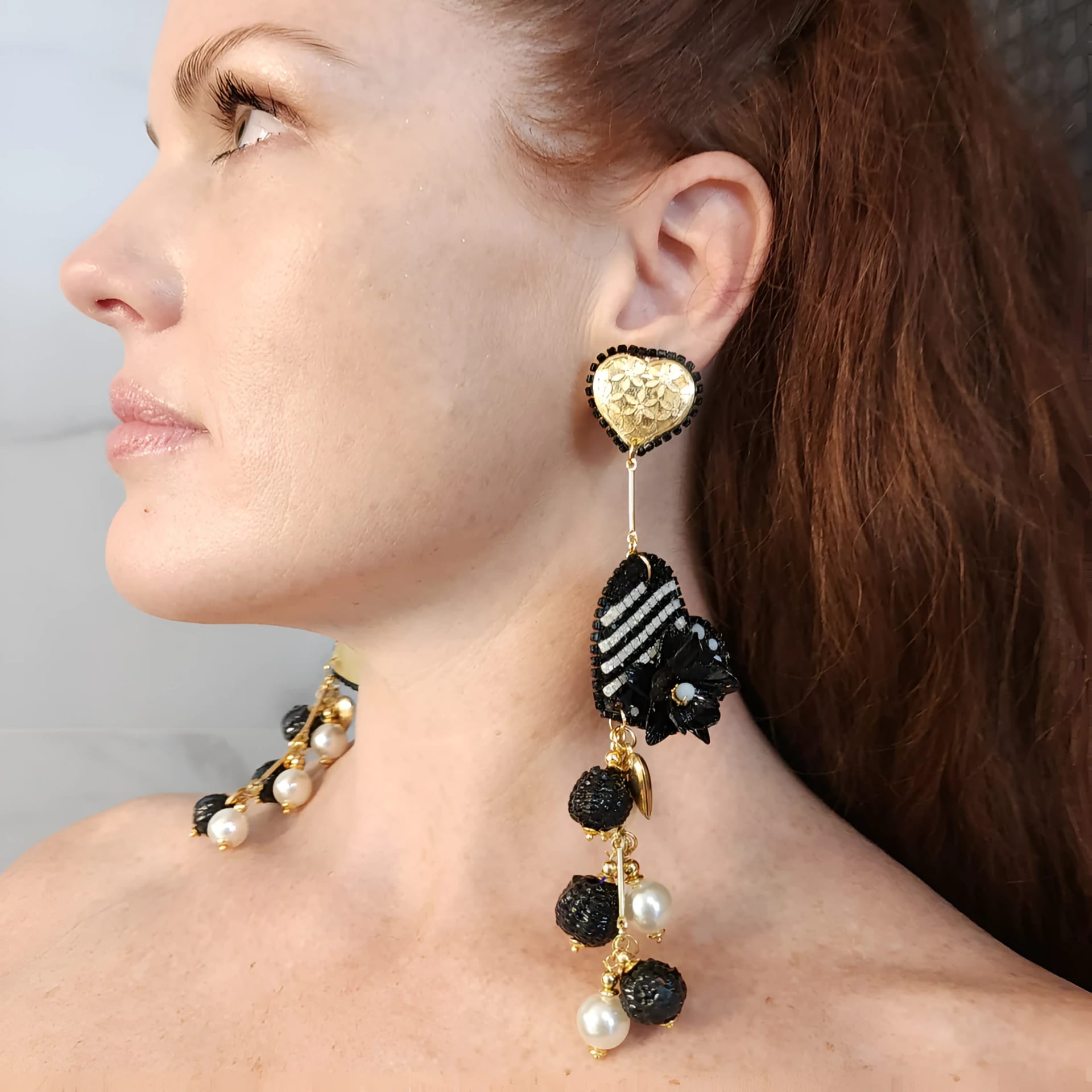 Fiber Black Heart Earrings - imagen 2