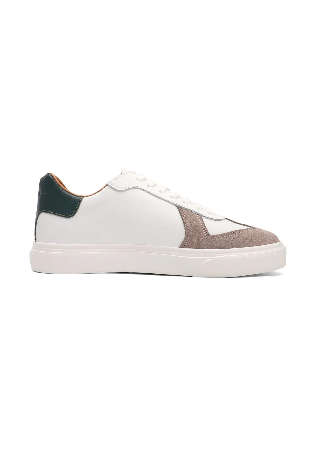 Tenis blancos con detalle en gamusa camel y talon verde - imagen 7