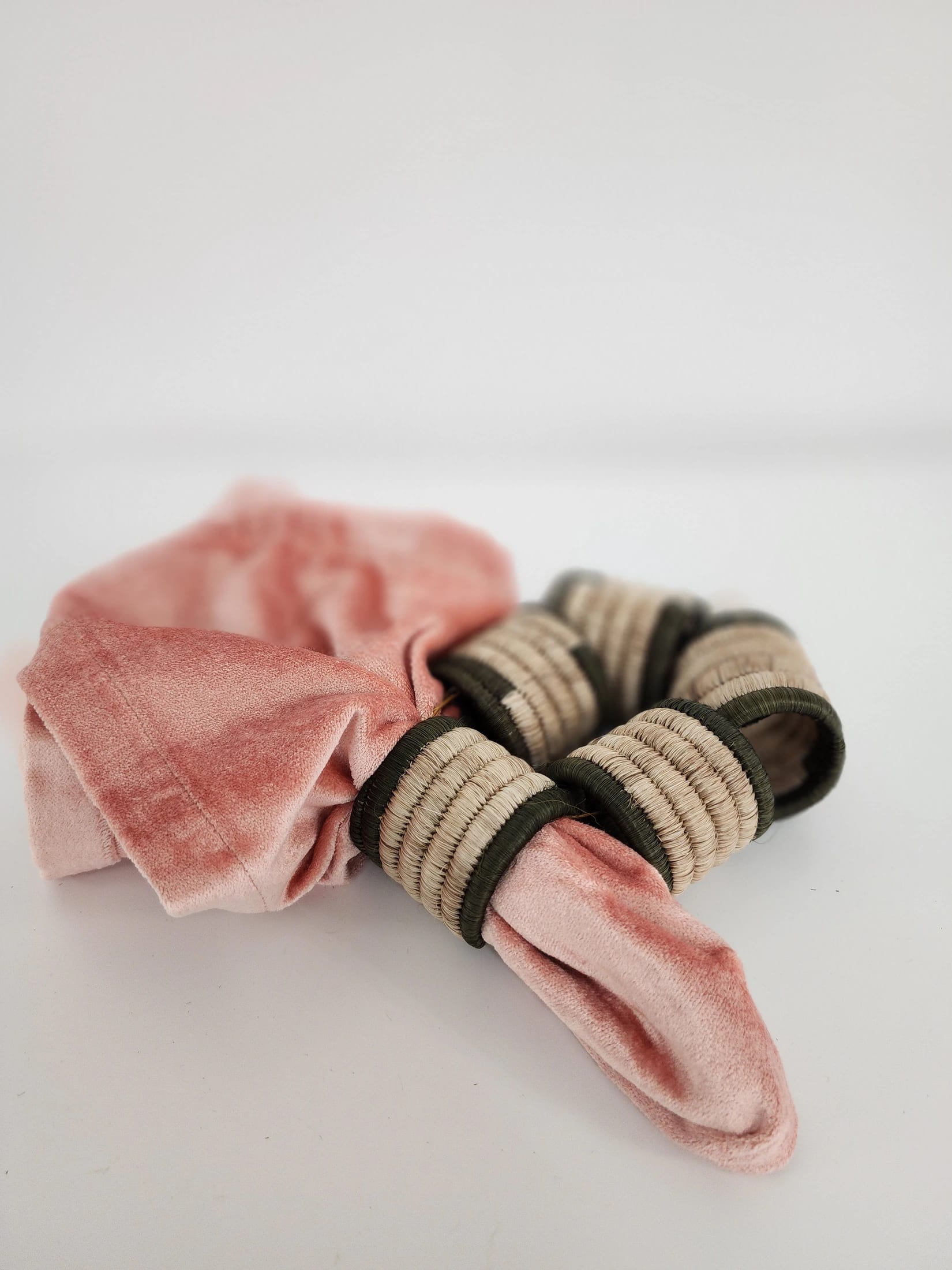Artisanal Handcrafted Napkin Rings - imagen 3