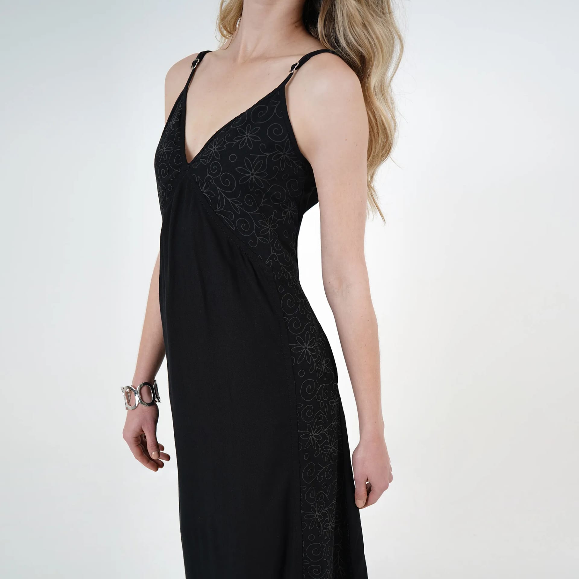 Vestido largo escote en v con grabado floral - imagen 5