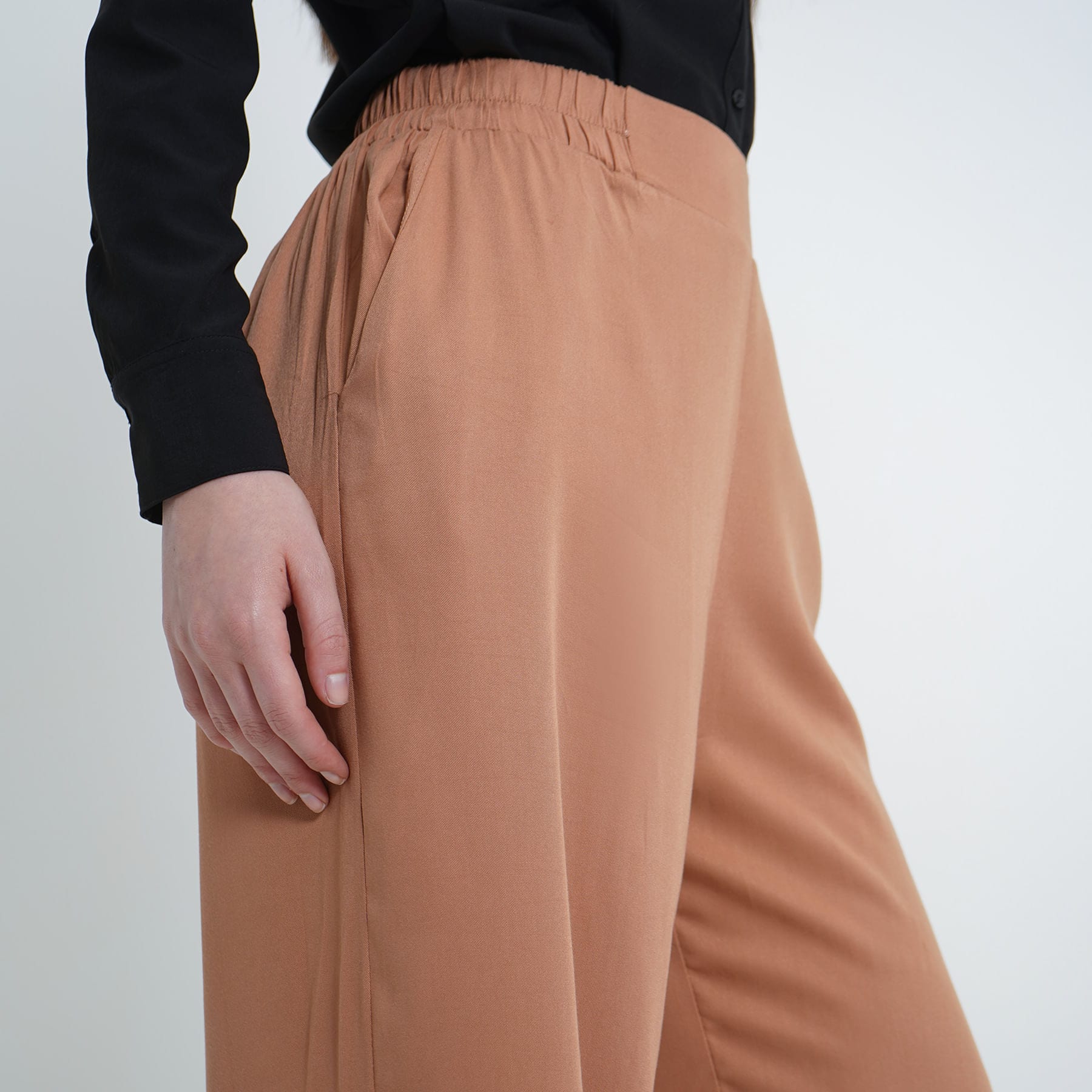 Pantalón palazzo con elastico en cintura - imagen 9
